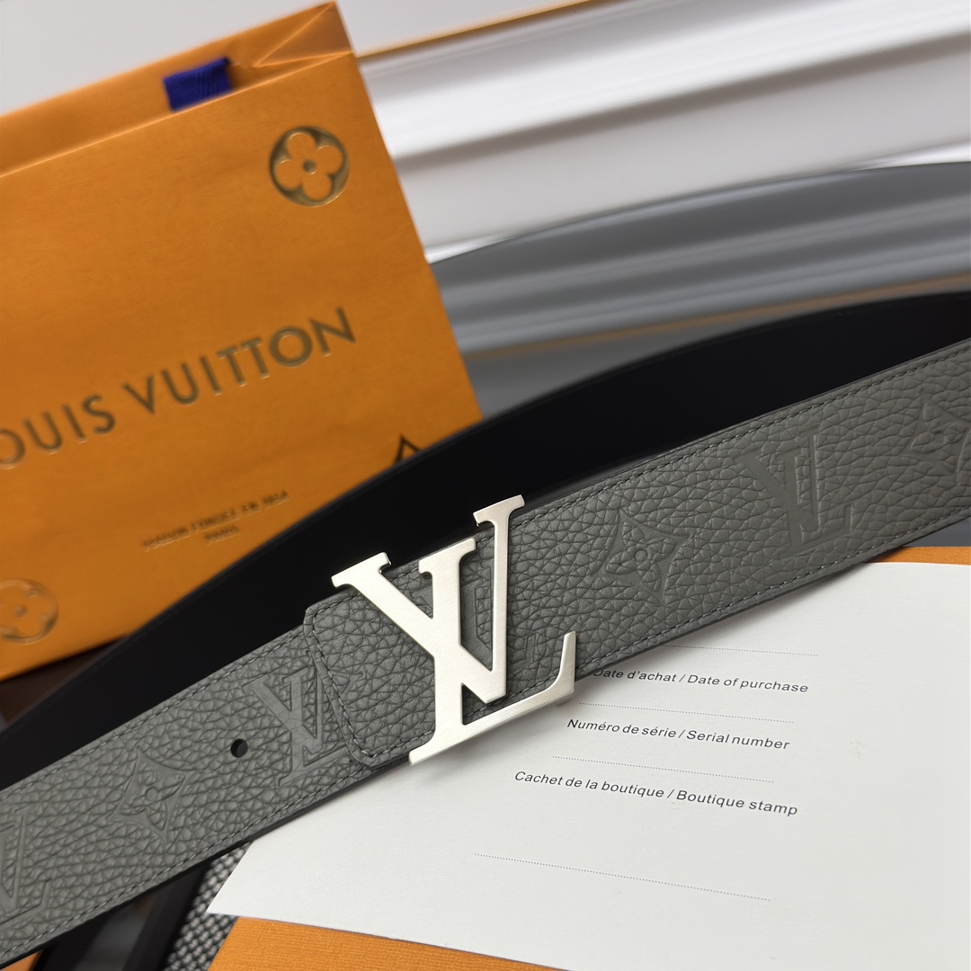 Louis Vuitton LV 双面腰带 荔枝压纹牛皮呈现在腰带之中 衬托柔软 小牛皮 搭配 的精品铜扣 让整体显得更加立体有层次感