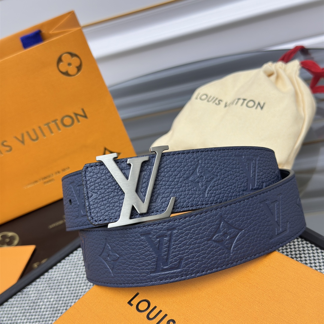 Louis Vuitton LV 双面腰带 荔枝压纹牛皮呈现在腰带之中 衬托柔软 小牛皮 搭配 的精品铜扣 让整体显得更加立体有层次感