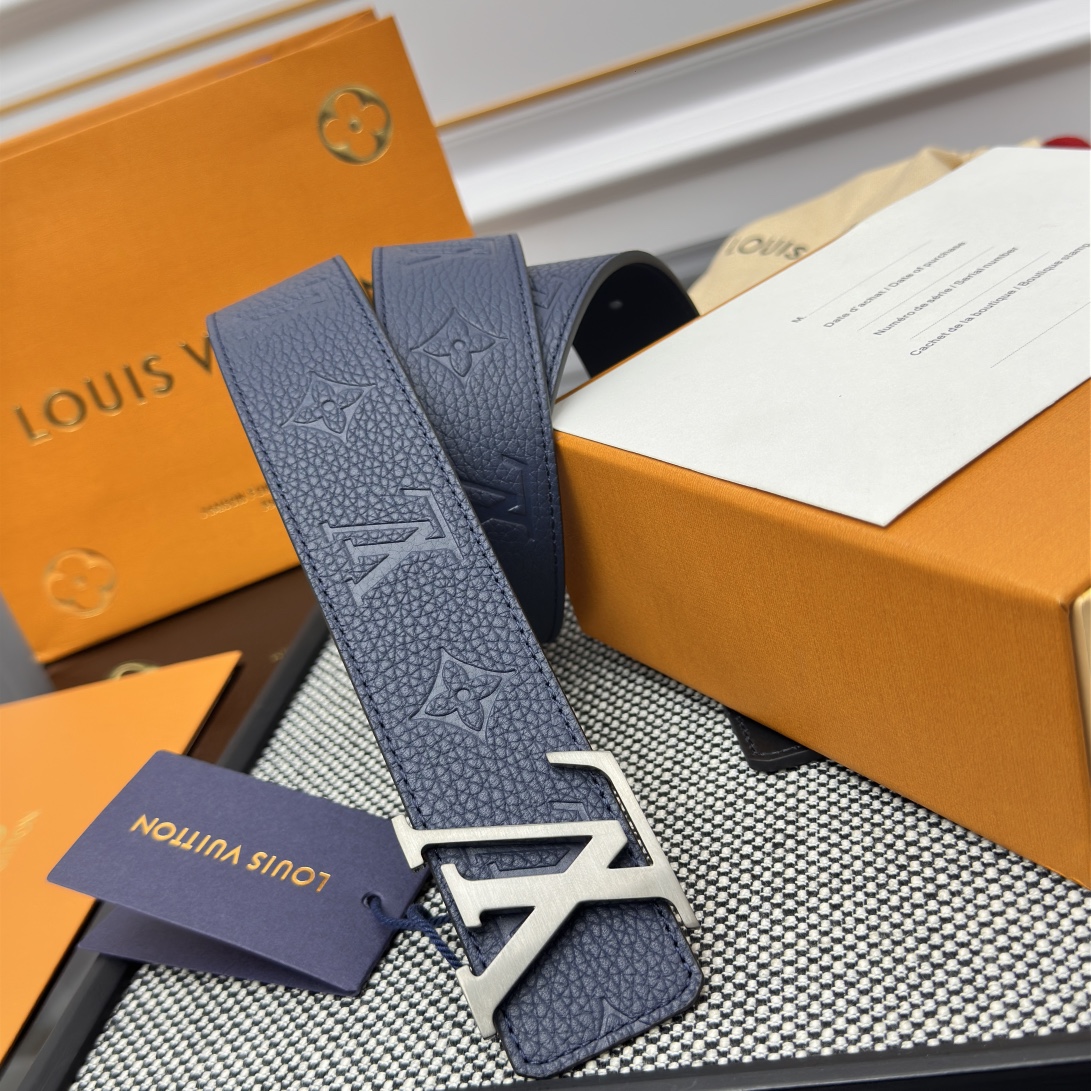 Louis Vuitton LV 双面腰带 荔枝压纹牛皮呈现在腰带之中 衬托柔软 小牛皮 搭配 的精品铜扣 让整体显得更加立体有层次感