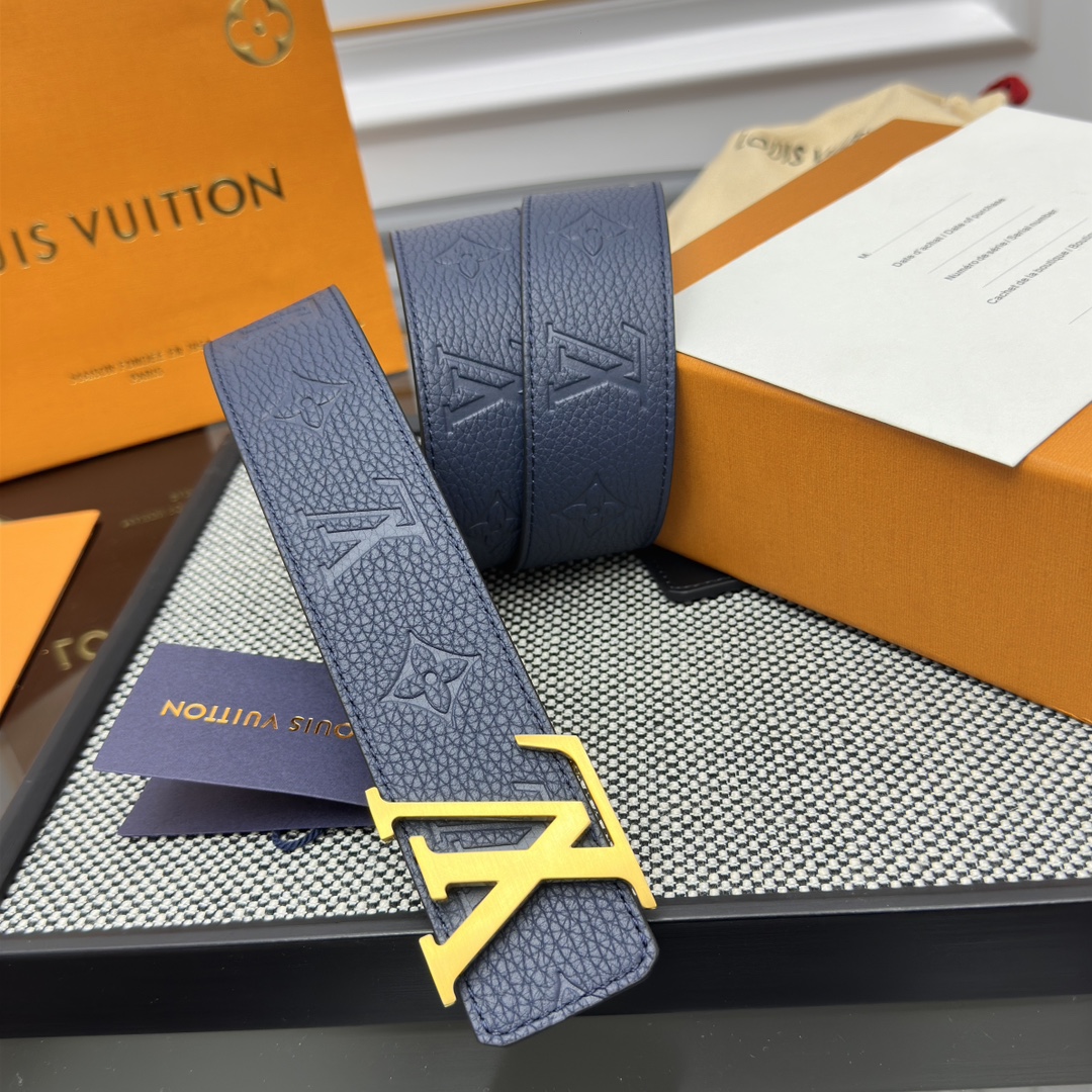 Louis Vuitton LV 双面腰带 荔枝压纹牛皮呈现在腰带之中 衬托柔软 小牛皮 搭配 的精品铜扣 让整体显得更加立体有层次感