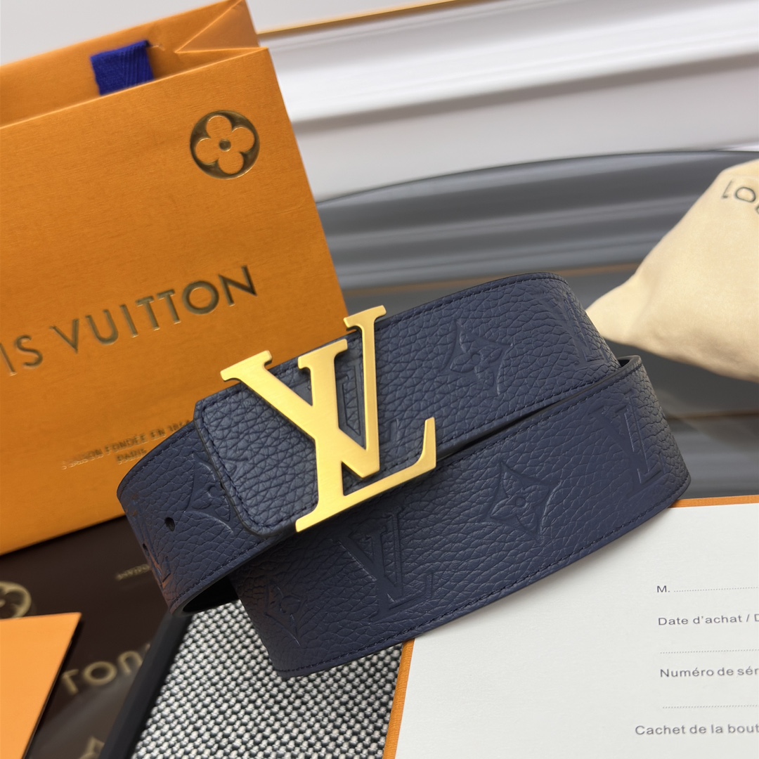 Louis Vuitton LV 双面腰带 荔枝压纹牛皮呈现在腰带之中 衬托柔软 小牛皮 搭配 的精品铜扣 让整体显得更加立体有层次感