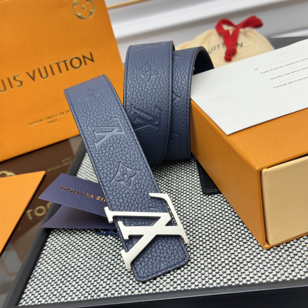 Louis Vuitton LV 双面腰带 荔枝压纹牛皮呈现在腰带之中 衬托柔软 小牛皮 搭配 的精品铜扣 让整体显得更加立体有层次感