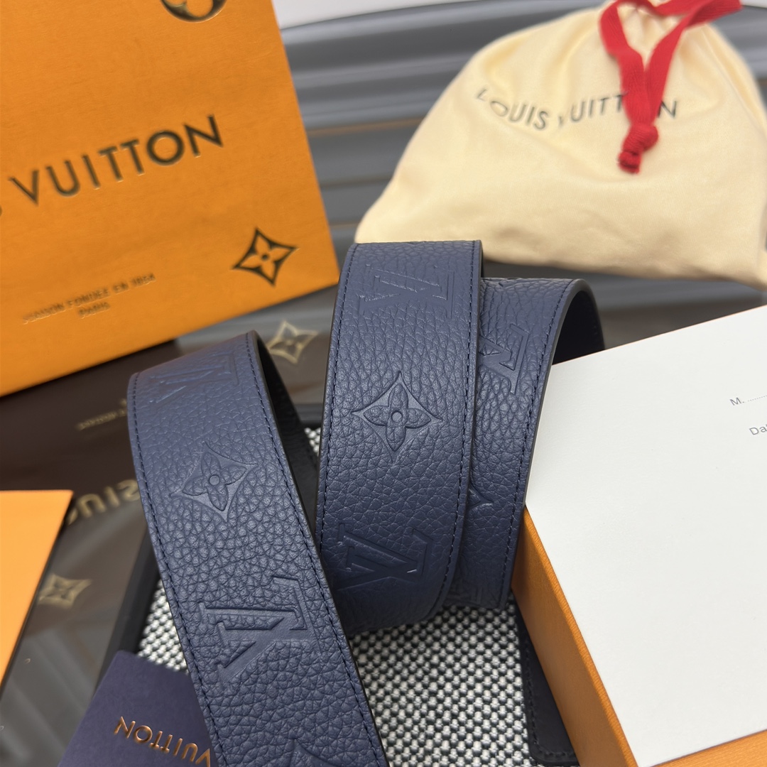 Louis Vuitton LV 双面腰带 荔枝压纹牛皮呈现在腰带之中 衬托柔软 小牛皮 搭配 的精品铜扣 让整体显得更加立体有层次感