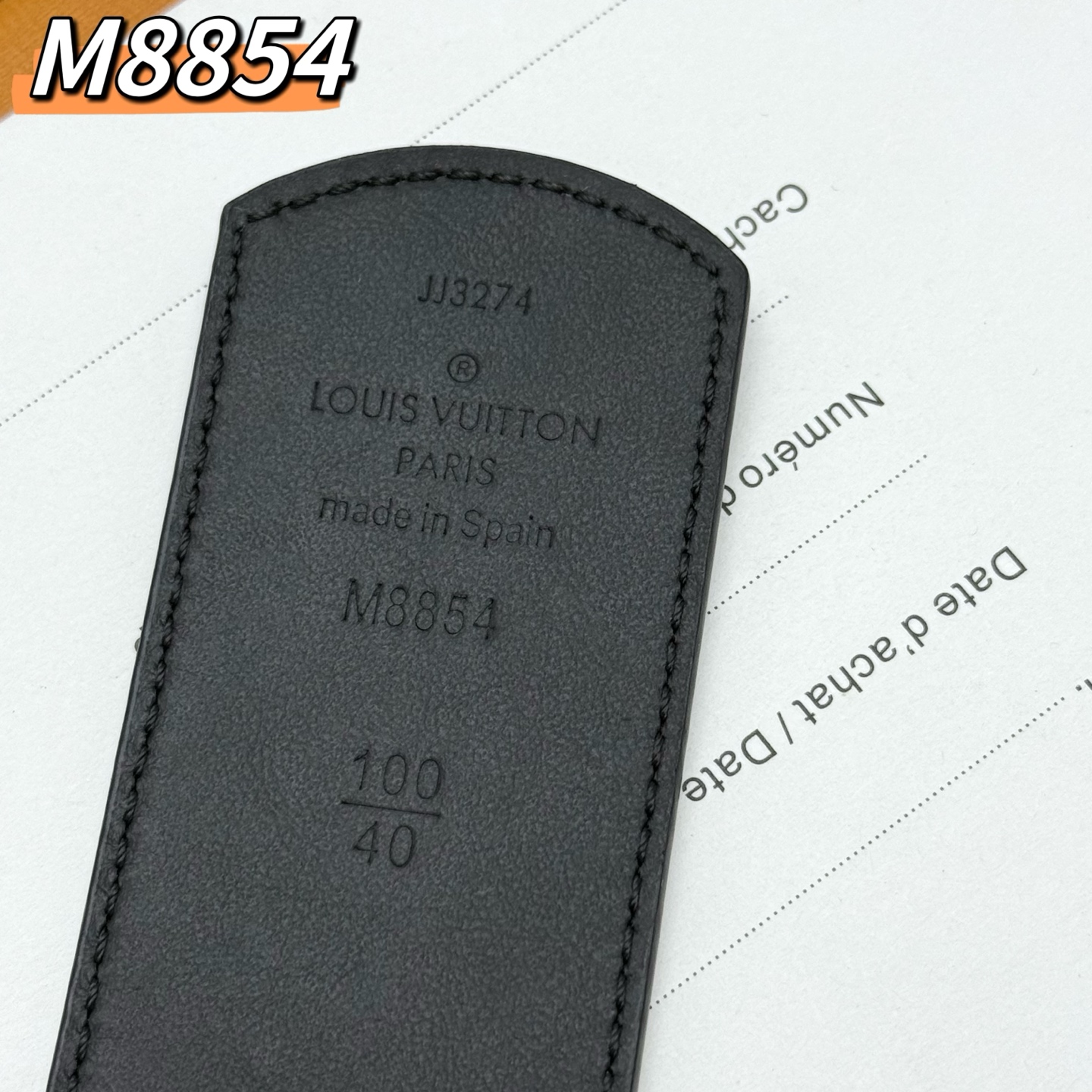  LV Shadow 腰带拥有 Monogram Shadow 皮革的经典风尚和素面皮革的内敛格调，再为
