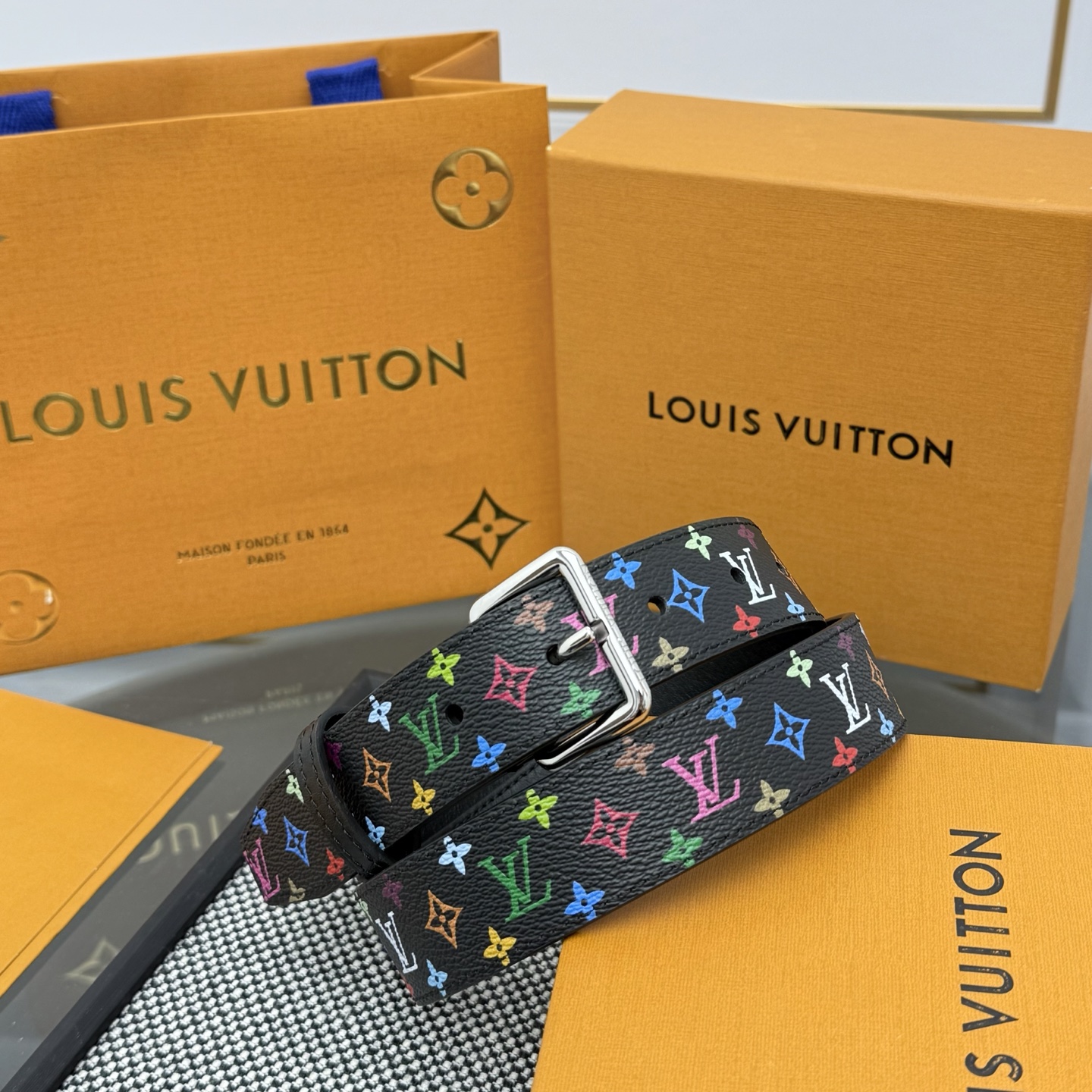Louis Vuitton LV新款 村上隆三彩 Monogram图案焕新演绎 多彩配色碰撞出 火花 金属扣头闪耀夺目