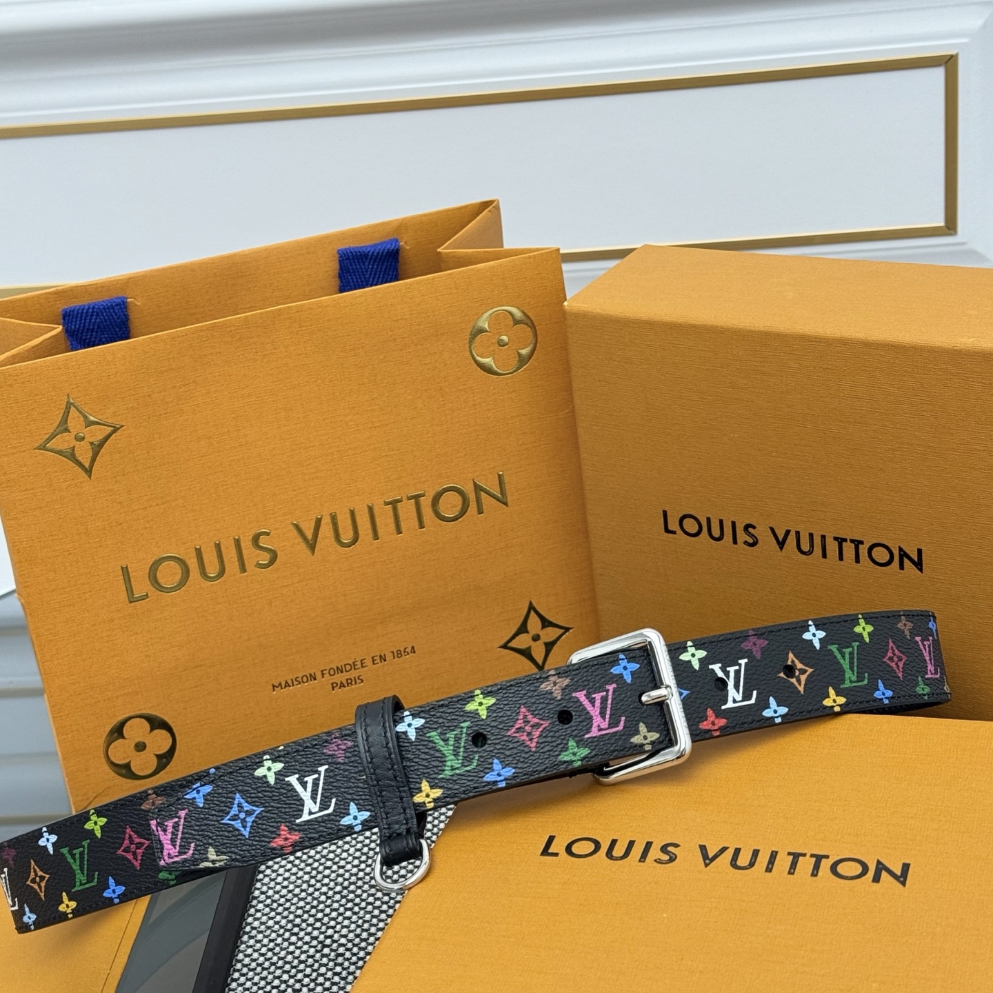 Louis Vuitton LV新款 村上隆三彩 Monogram图案焕新演绎 多彩配色碰撞出 火花 金属扣头闪耀夺目