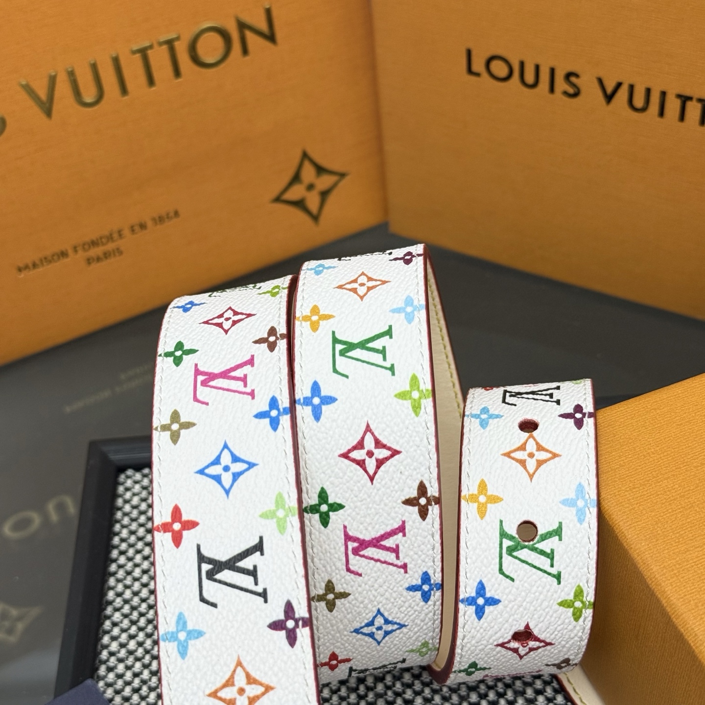 Louis Vuitton LV新款 村上隆三彩 Monogram图案焕新演绎 多彩配色碰撞出 火花 金属扣头闪耀夺目