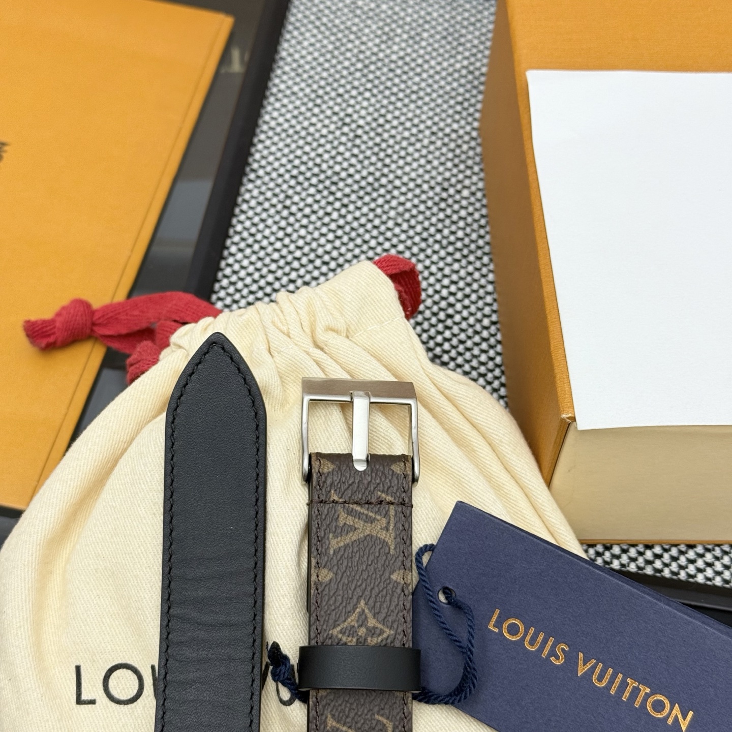 [LV Belts]The LVWestern Belt boldly captures the mysterious charm of the Weste
