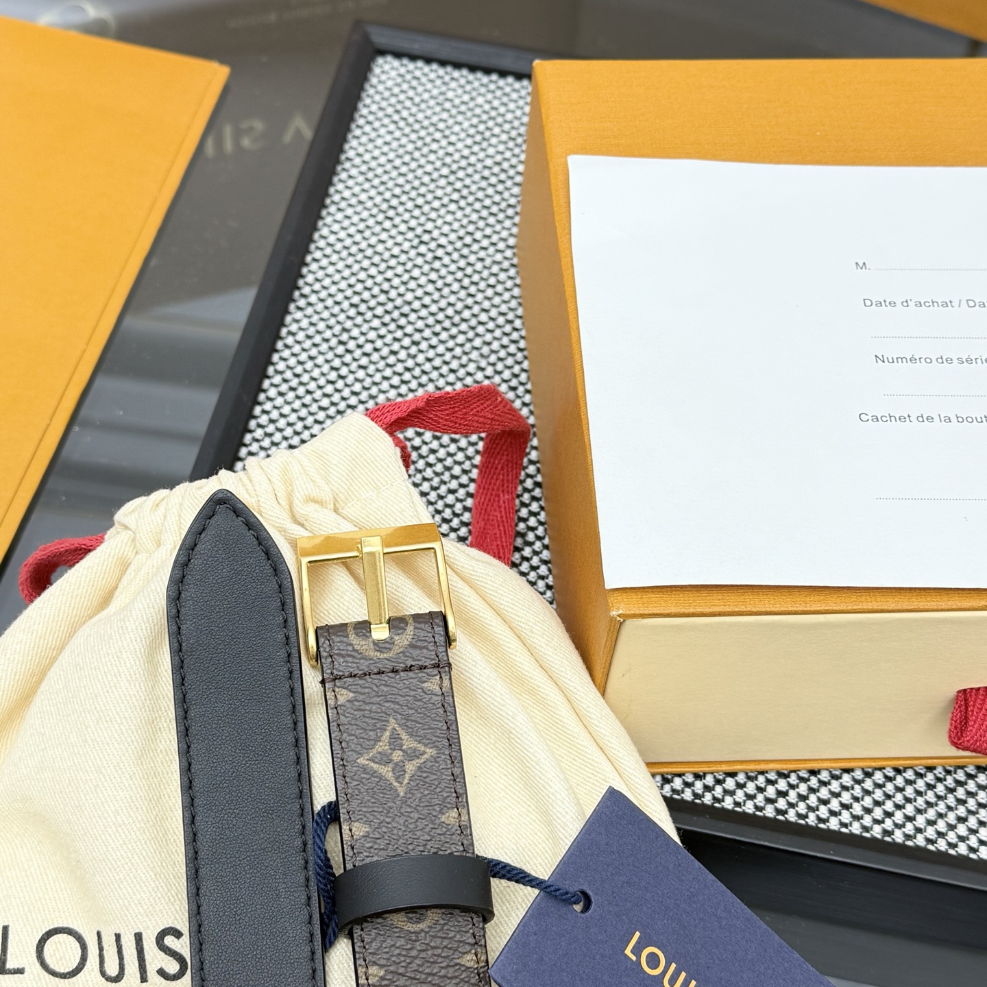 [LV Belts]The LVWestern Belt boldly captures the mysterious charm of the Weste