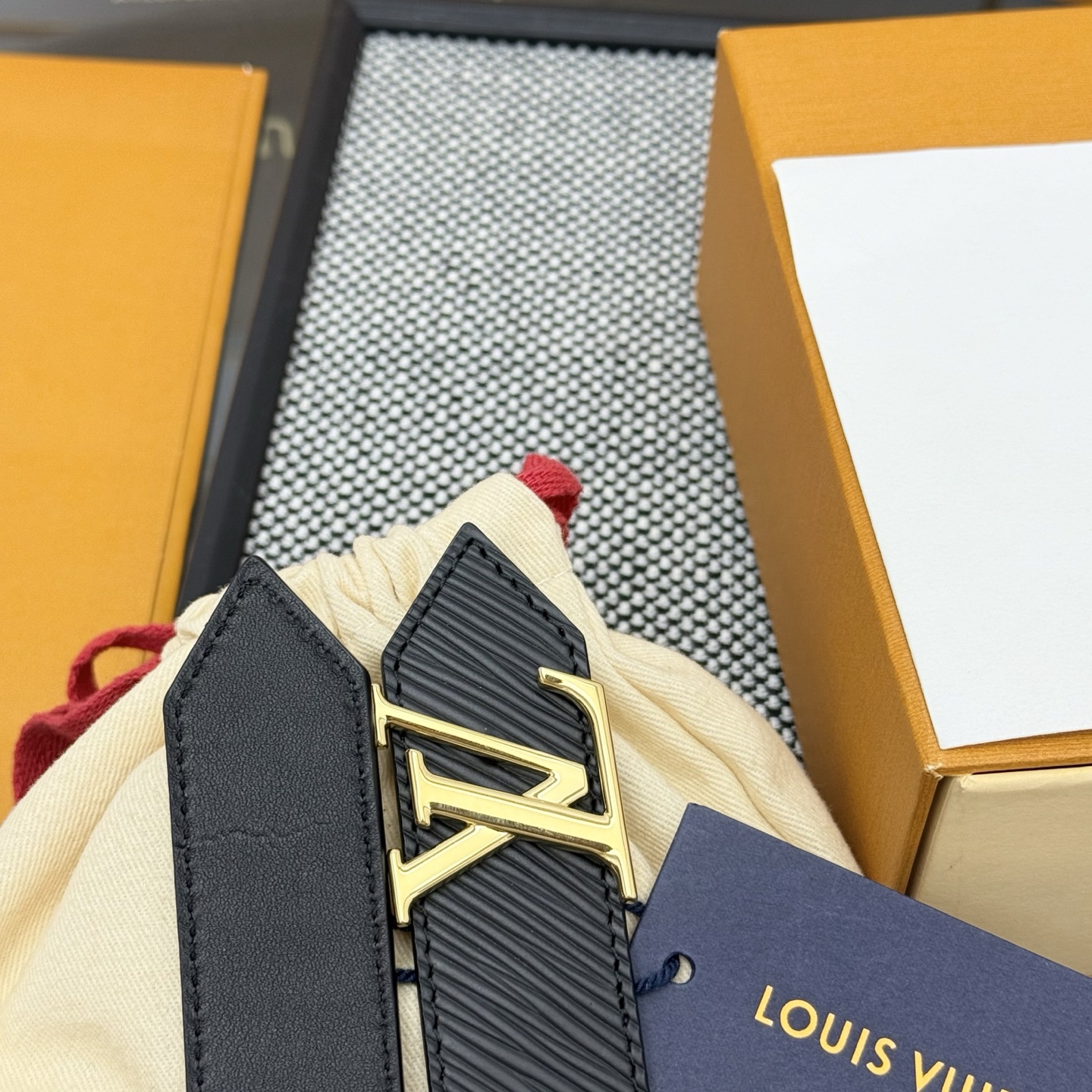 [LV Belts]3.0cm This Pretty LV double-sided belt embodies Louis Vuitton