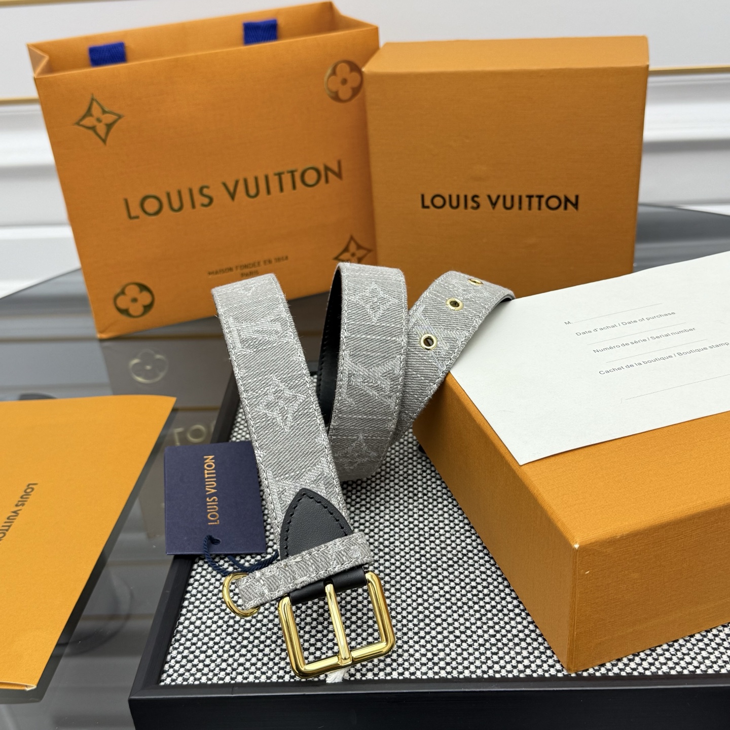 [LV Belts]D-shaped rings make it easy to hang money bags, headphone boxes or o