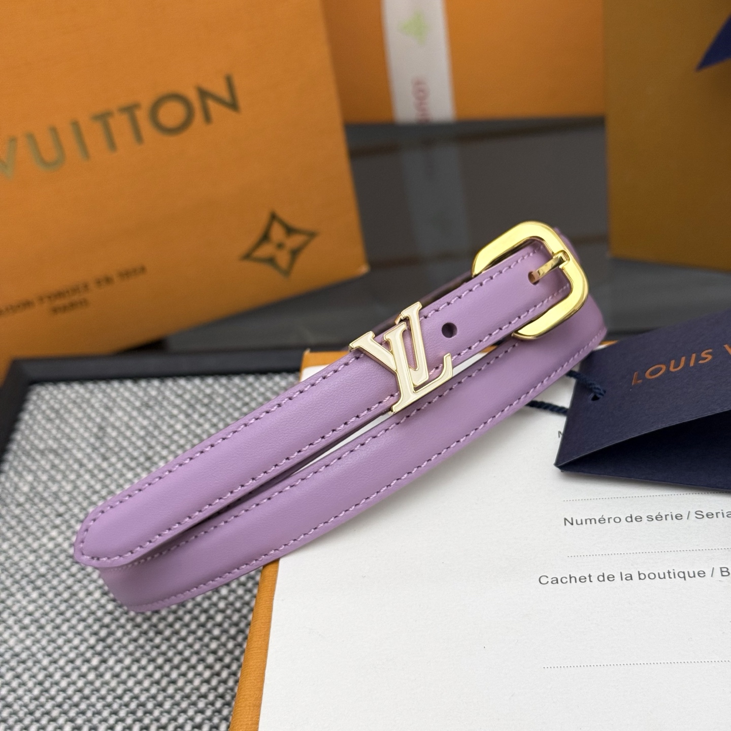 Ceinture V Darling 1.5cm en Cuir Lisse et Toile Monogram de Louis Vuitton