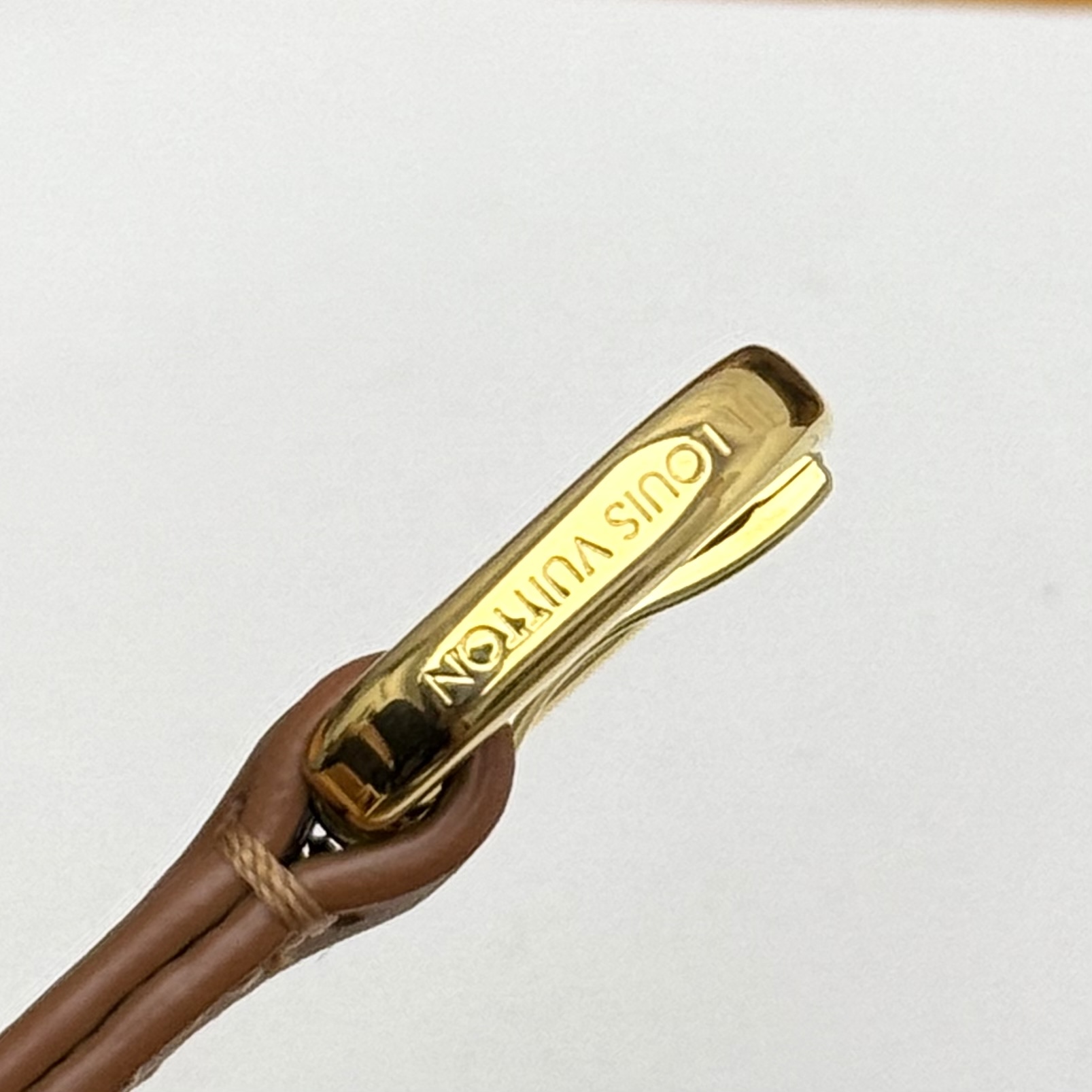 Louis Vuitton 1.5cm V Darling Belt: Smooth Leather & Monogram Canvas 10 i1754238527742 7909 0 8