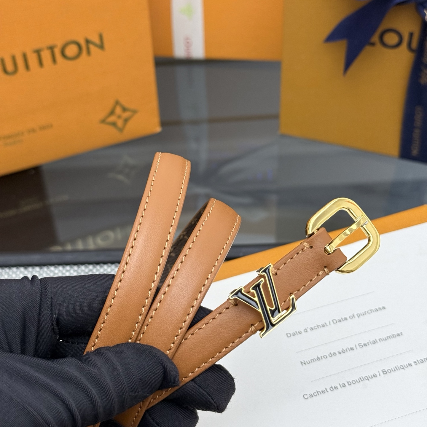 Louis Vuitton 1.5cm V Darling Belt: Smooth Leather & Monogram Canvas 4 i1754238529529 447 0 2
