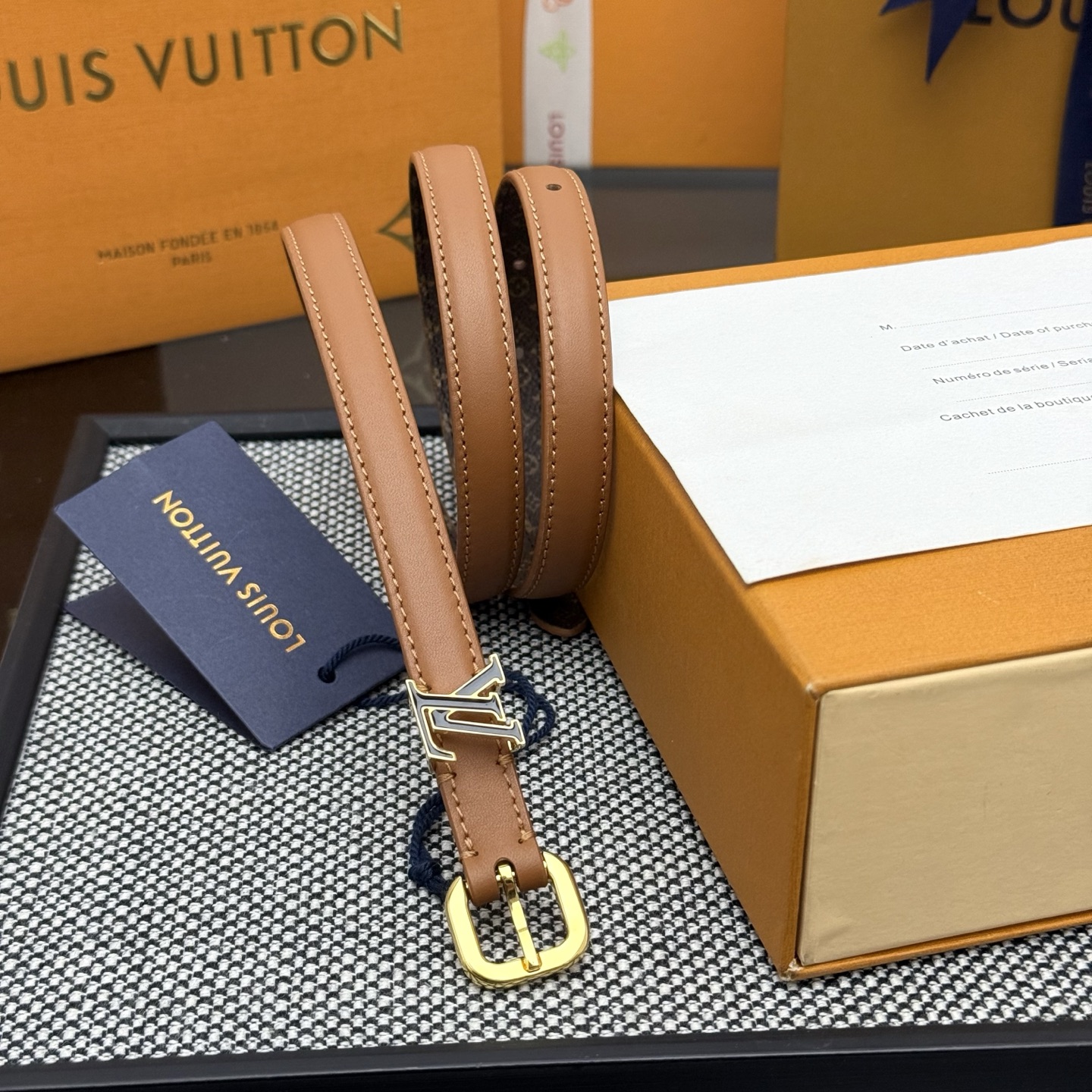 Louis Vuitton 1.5cm V Darling Belt: Smooth Leather & Monogram Canvas 3 i1754238529549 3255 0 1