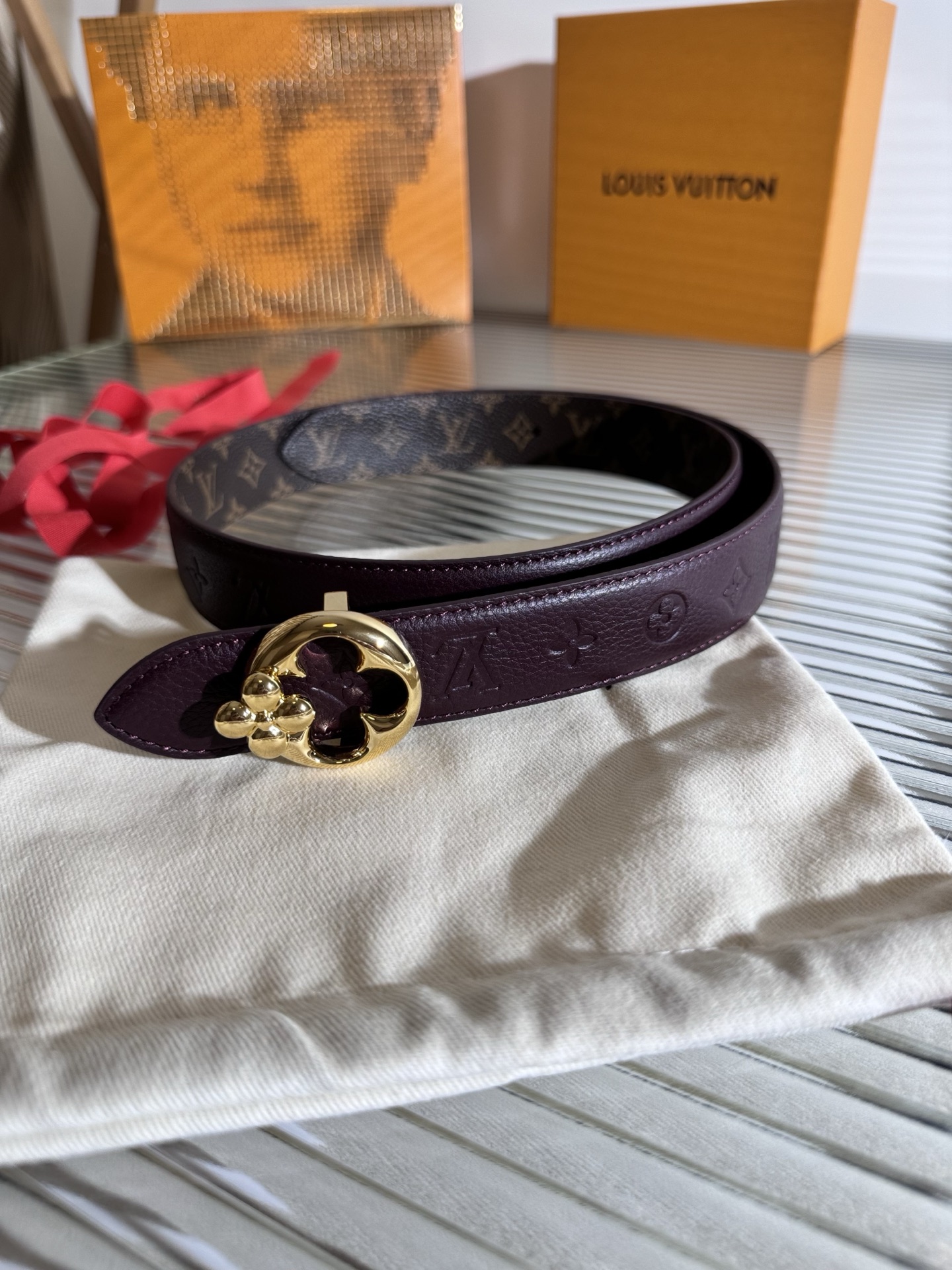 Louis Vuitton LV Flowergram Round 双面腰带以新颖视角解读路易威登 元素