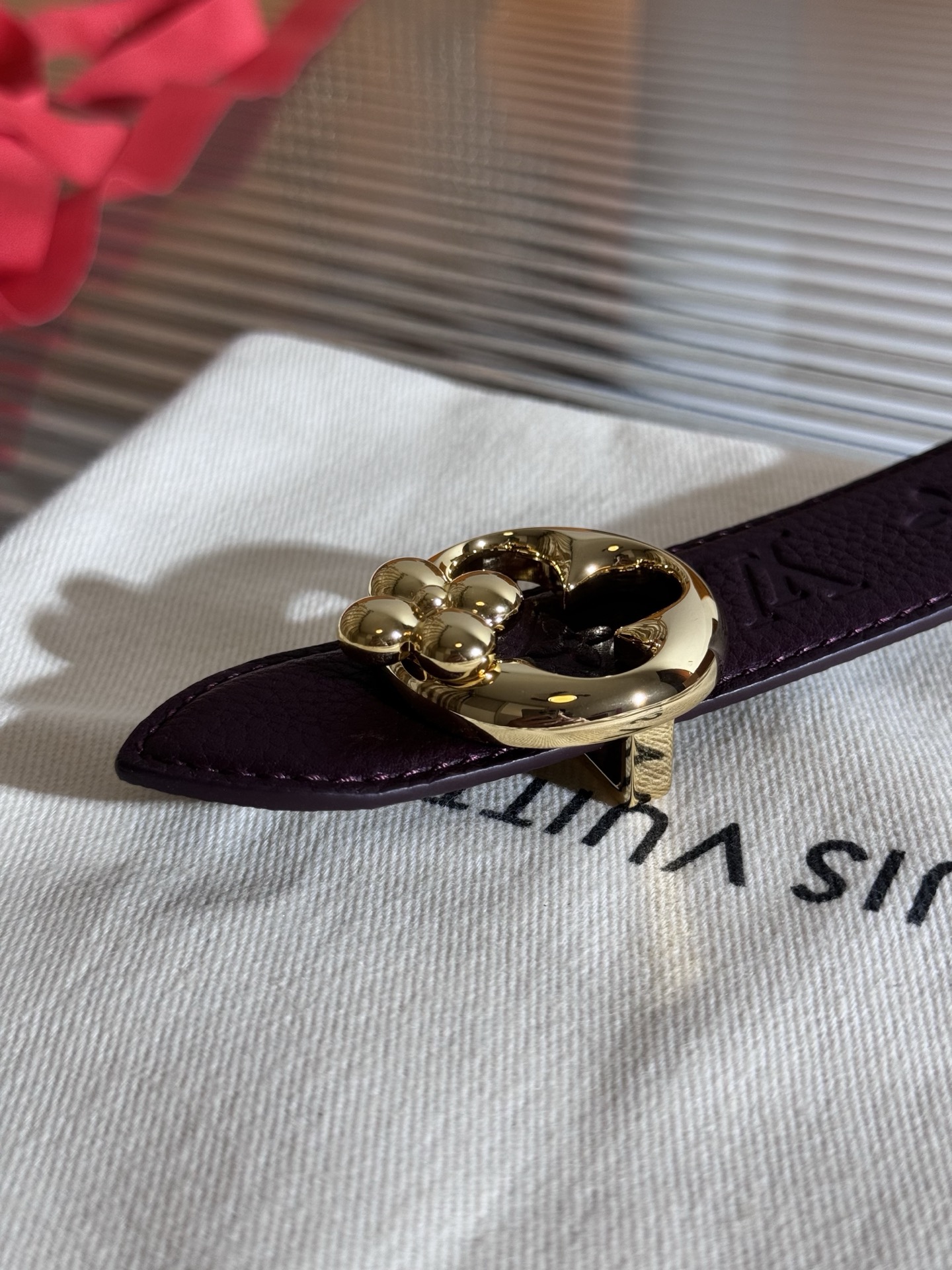 Louis Vuitton LV Flowergram Round 双面腰带以新颖视角解读路易威登 元素