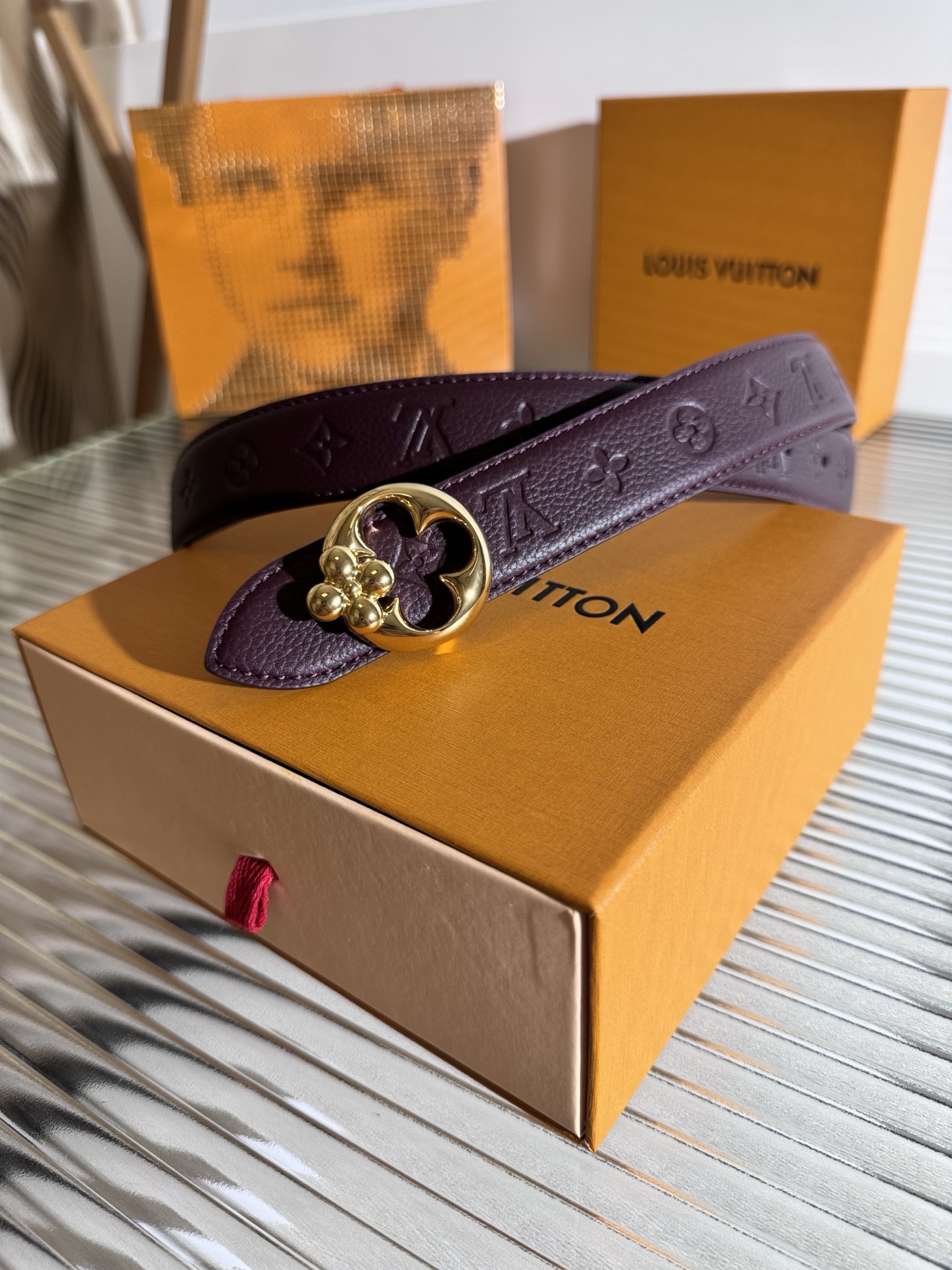 Louis Vuitton LV Flowergram Round 双面腰带以新颖视角解读路易威登 元素