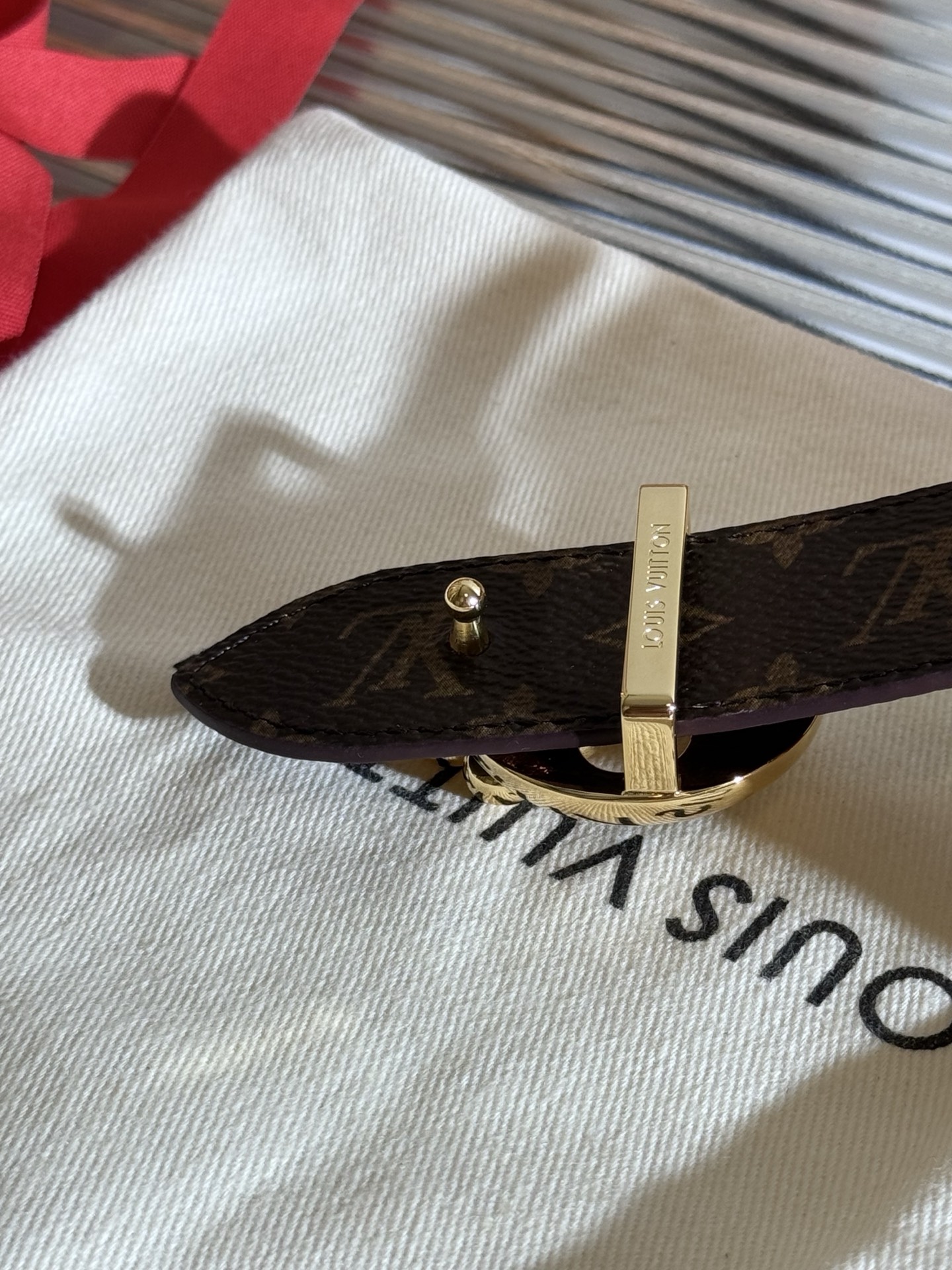 Louis Vuitton LV Flowergram Round 双面腰带以新颖视角解读路易威登 元素