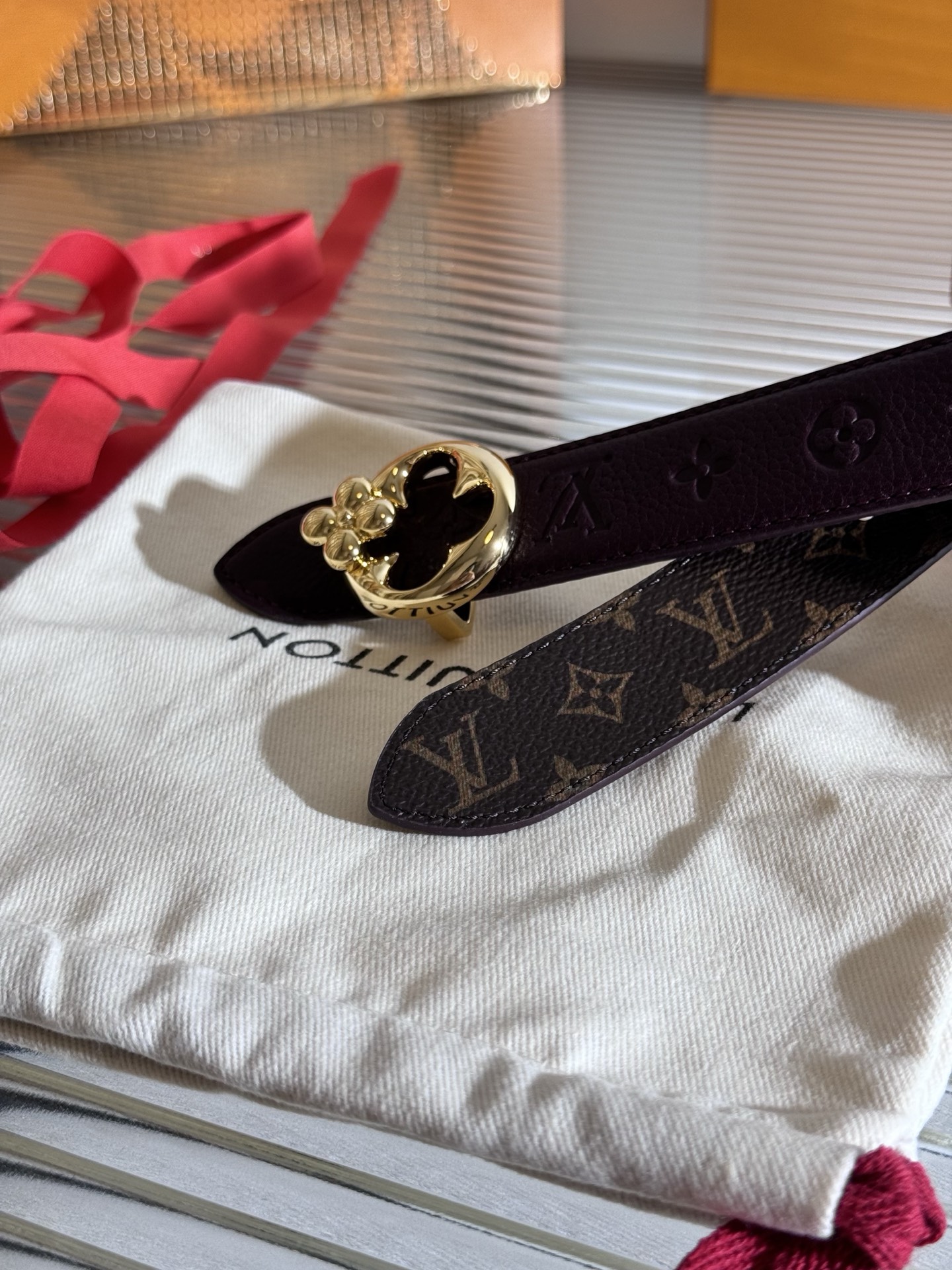 Louis Vuitton LV Flowergram Round 双面腰带以新颖视角解读路易威登 元素