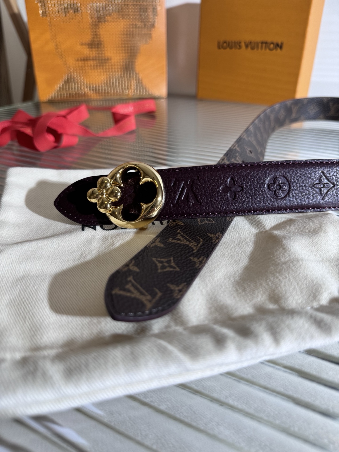 Louis Vuitton LV Flowergram Round 双面腰带以新颖视角解读路易威登 元素