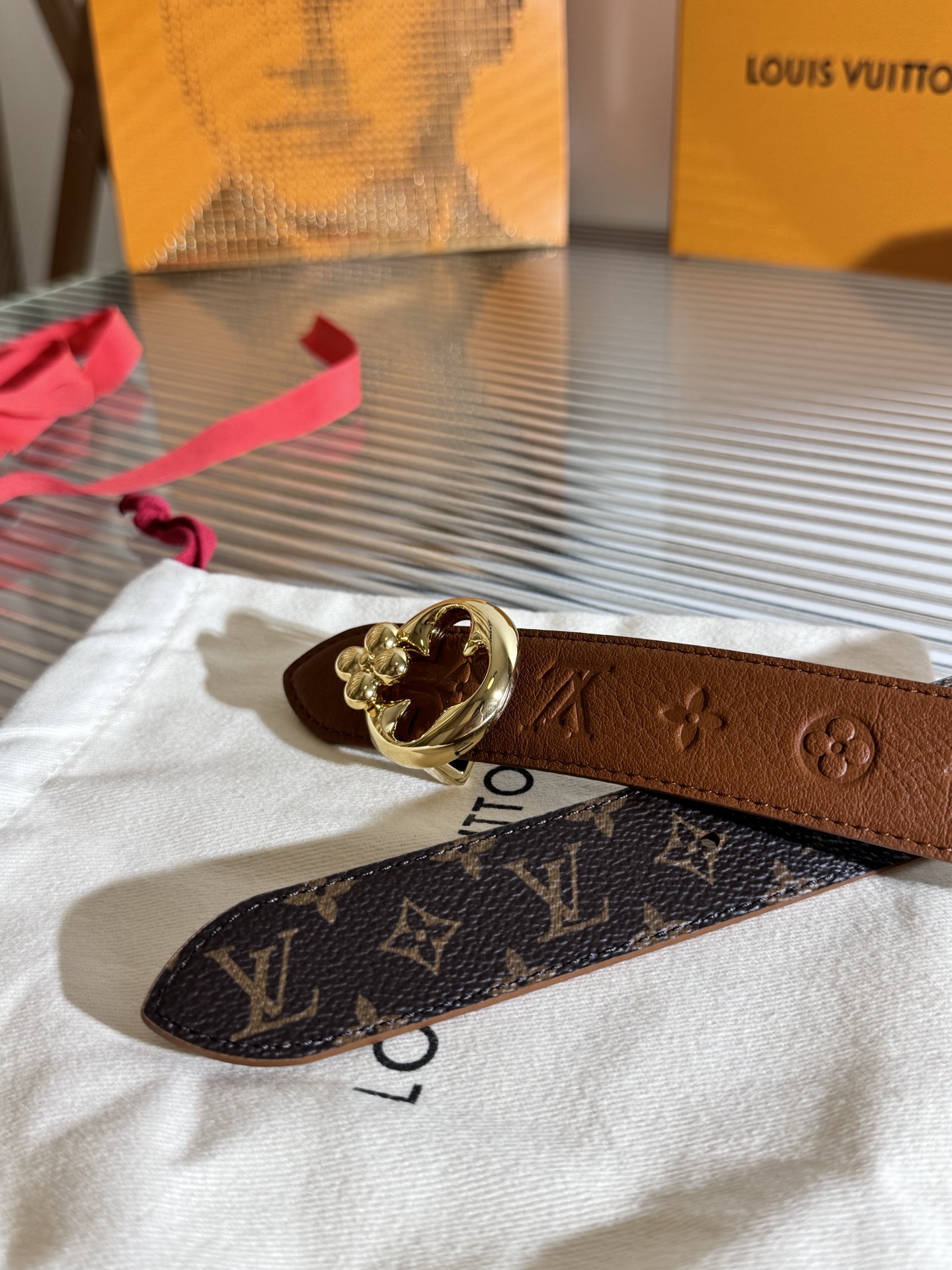Louis Vuitton LV Flowergram Round 双面腰带以新颖视角解读路易威登 元素