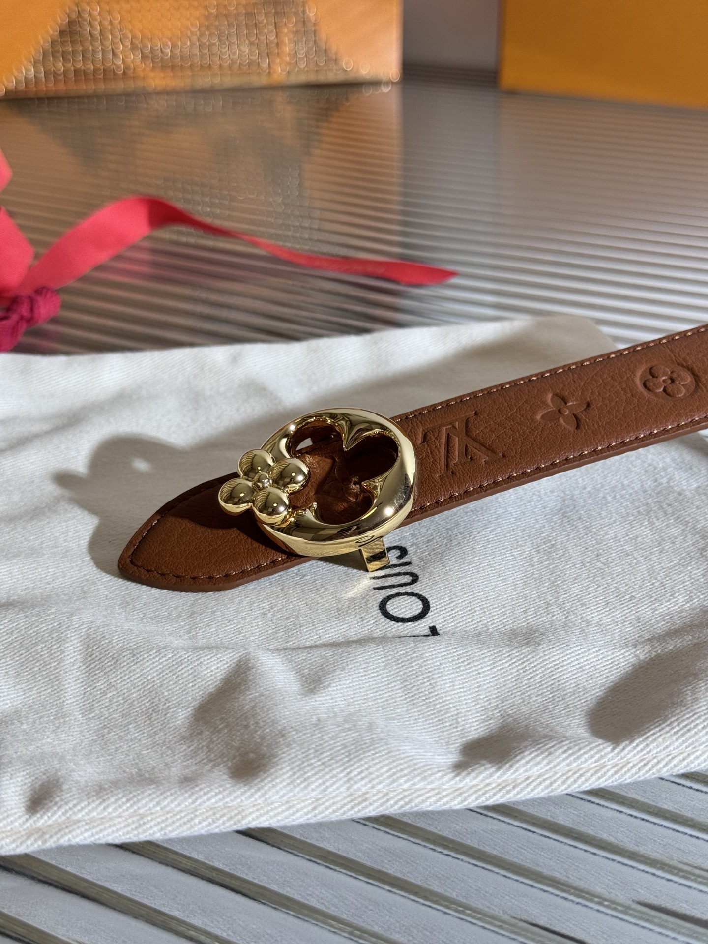 Louis Vuitton LV Flowergram Round 双面腰带以新颖视角解读路易威登 元素