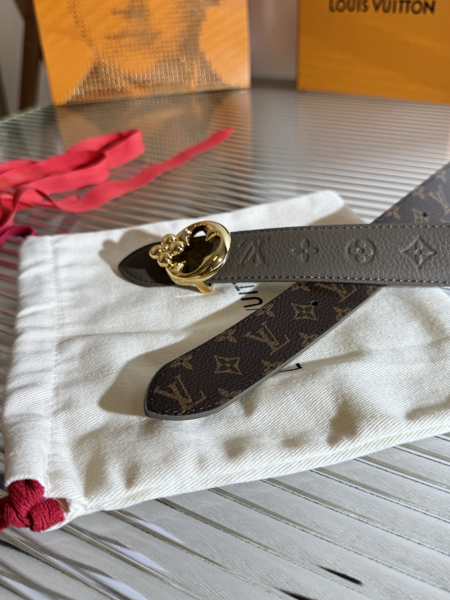 Louis Vuitton LV Flowergram Round 双面腰带以新颖视角解读路易威登 元素