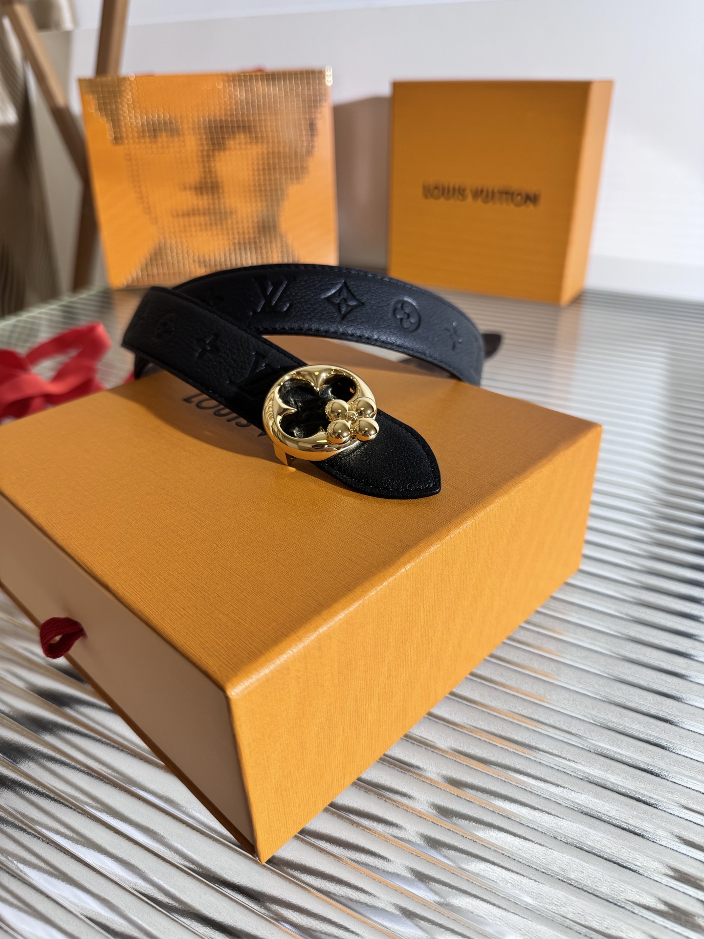 Louis Vuitton LV Flowergram Round 双面腰带以新颖视角解读路易威登 元素