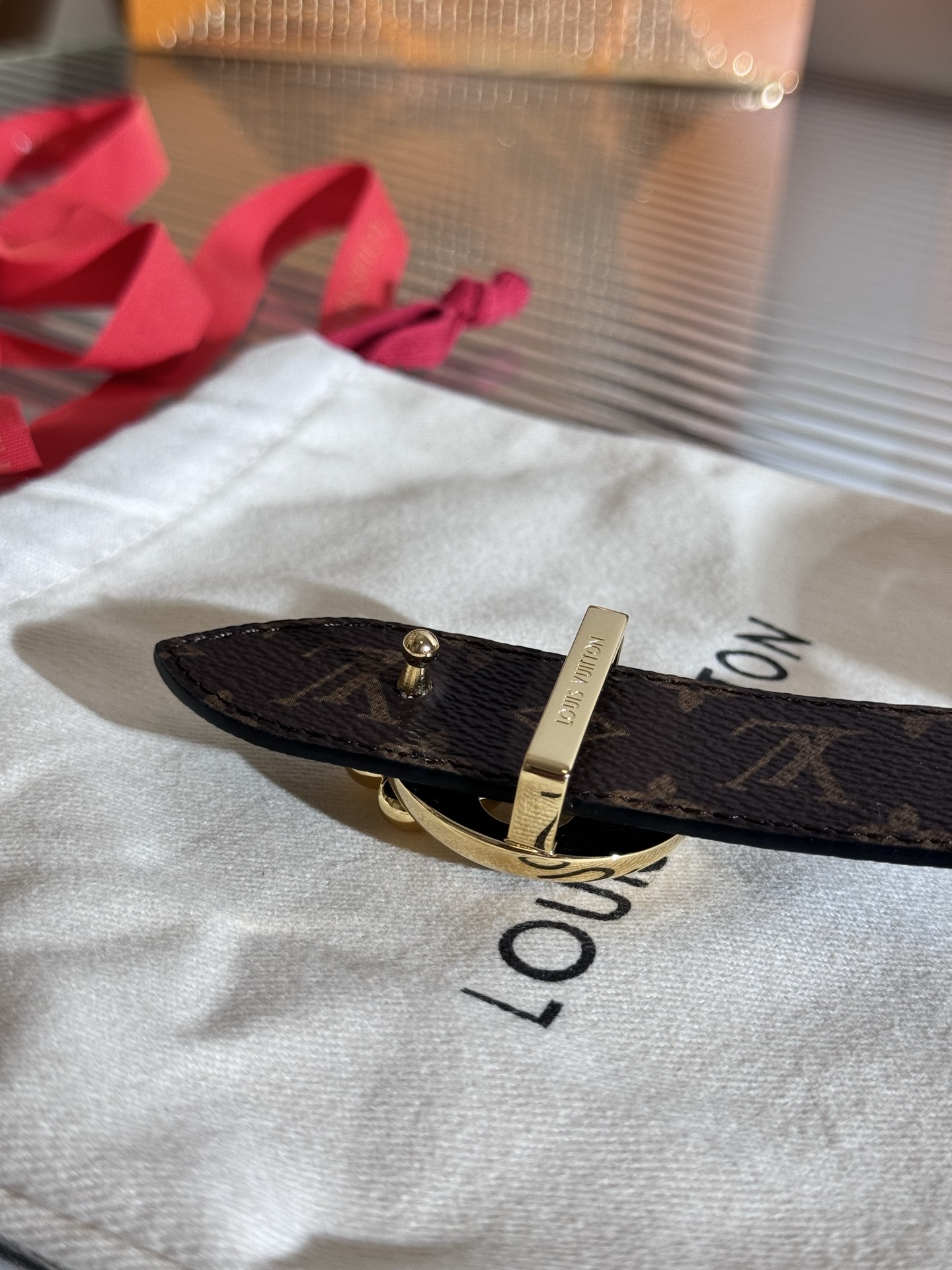 Louis Vuitton LV Flowergram Round 双面腰带以新颖视角解读路易威登 元素