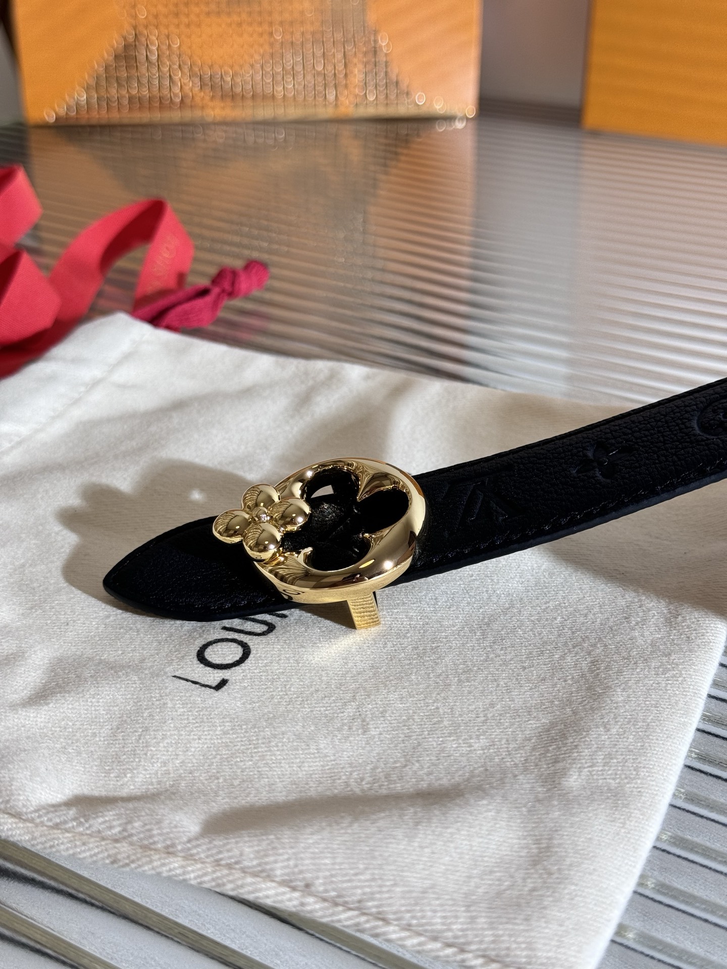Louis Vuitton LV Flowergram Round 双面腰带以新颖视角解读路易威登 元素