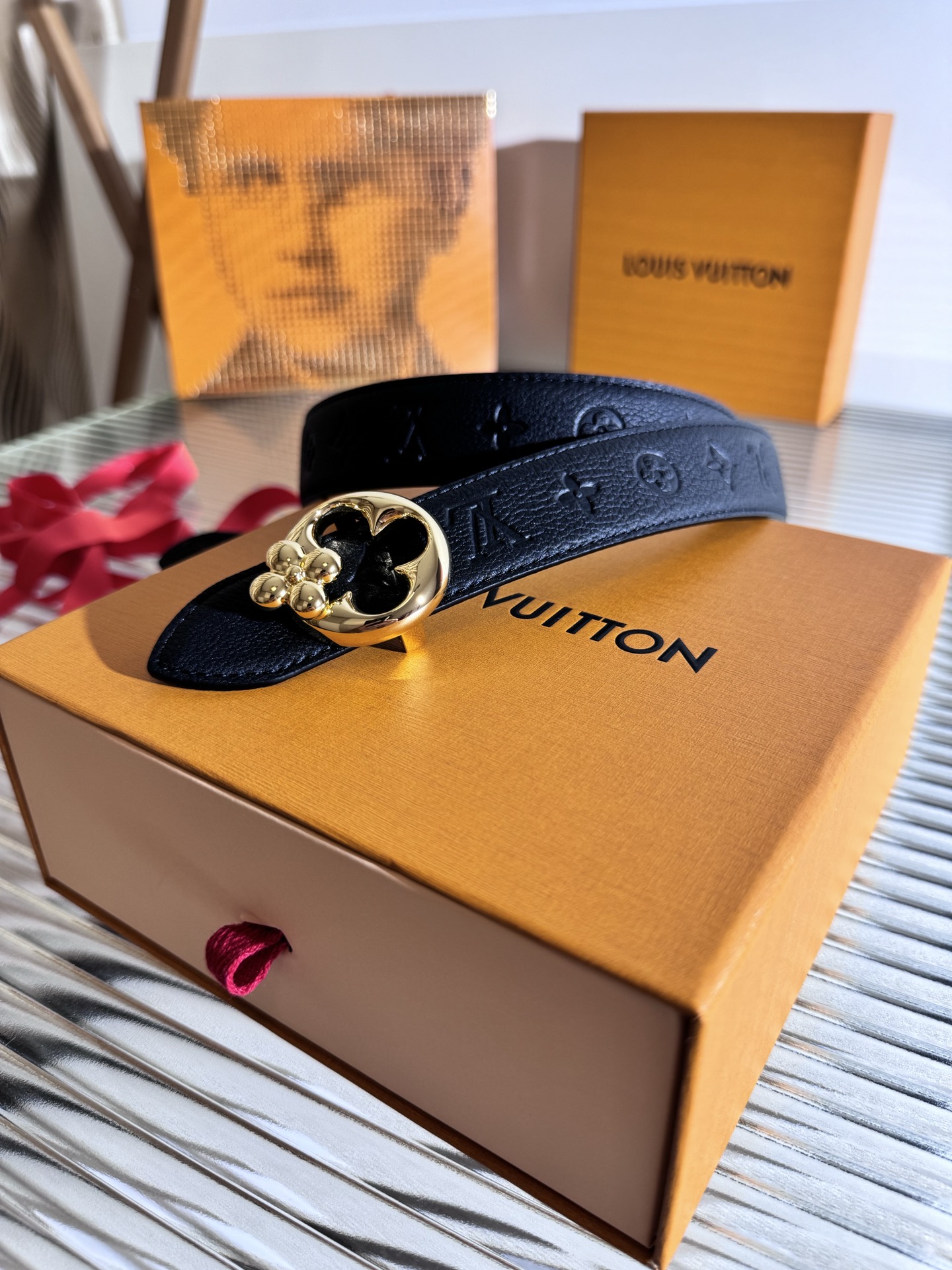 Louis Vuitton LV Flowergram Round 双面腰带以新颖视角解读路易威登 元素