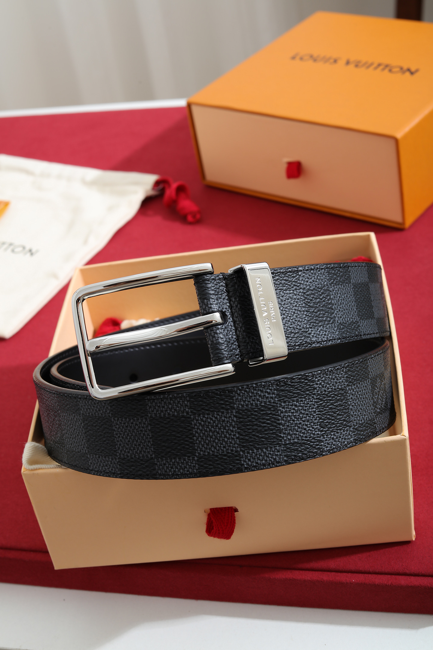 Louis Vuitton 宽度：𝟑 𝟱𝗰𝗺 路易威登Louis Vuitton « 配全套 原包装 » 代购正货品质/ 新版钢印同步更新 进口 PVC拼小牛皮+精品纯钢扣 认图款 高品质 杜绝盗图低品质 Pont Neuf Monogram 腰带彰显路易威登的华美底蕴、精湛匠艺和悠远传承