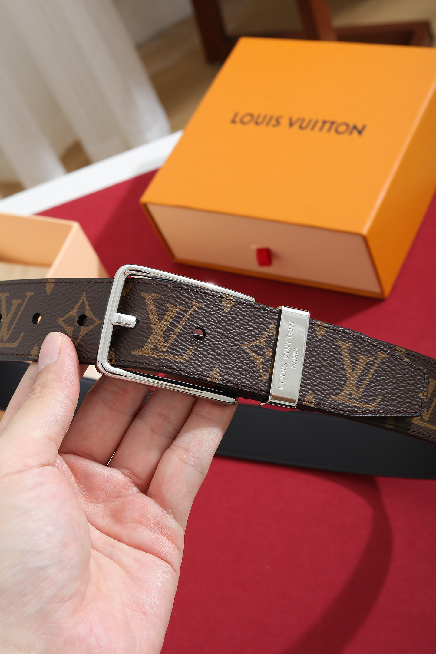 Louis Vuitton 宽度：𝟑 𝟱𝗰𝗺 路易威登Louis Vuitton « 配全套 原包装 » 代购正货品质/ 新版钢印同步更新 进口 PVC拼小牛皮+精品纯钢扣 认图款 高品质 杜绝盗图低品质 Pont Neuf Monogram 腰带彰显路易威登的华美底蕴、精湛匠艺和悠远传承