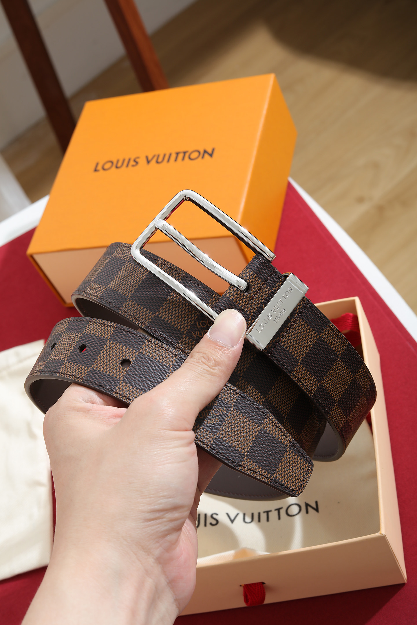 Louis Vuitton 宽度：𝟑 𝟱𝗰𝗺 路易威登Louis Vuitton « 配全套 原包装 » 代购正货品质/ 新版钢印同步更新 进口 PVC拼小牛皮+精品纯钢扣 认图款 高品质 杜绝盗图低品质 Pont Neuf Monogram 腰带彰显路易威登的华美底蕴、精湛匠艺和悠远传承