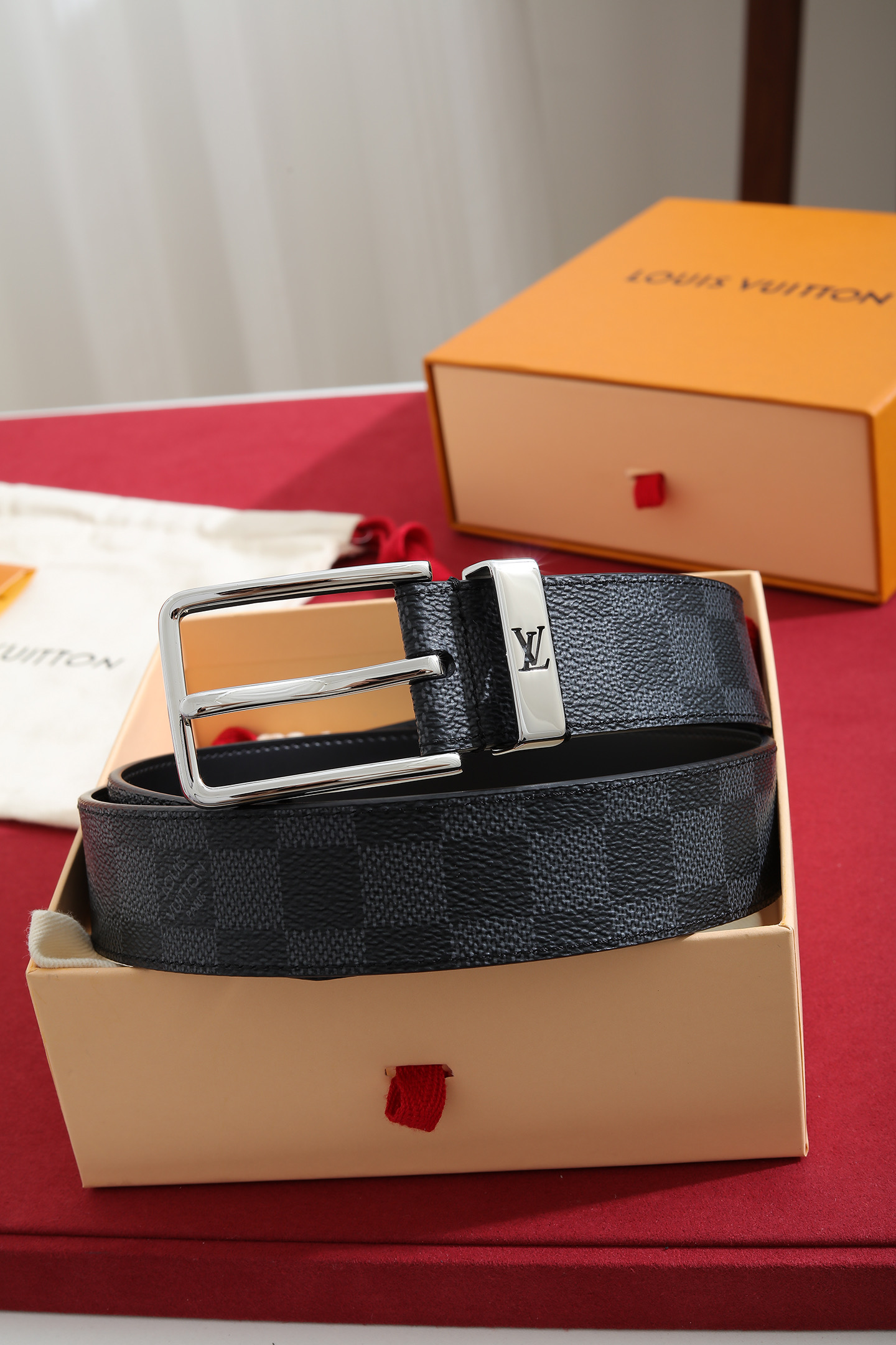 Louis Vuitton 宽度：𝟑 𝟱𝗰𝗺 路易威登Louis Vuitton « 配全套 原包装 » 代购正货品质/ 新版钢印同步更新 进口 PVC拼小牛皮+精品纯钢扣 认图款 高品质 杜绝盗图低品质 Pont Neuf Monogram 腰带彰显路易威登的华美底蕴、精湛匠艺和悠远传承