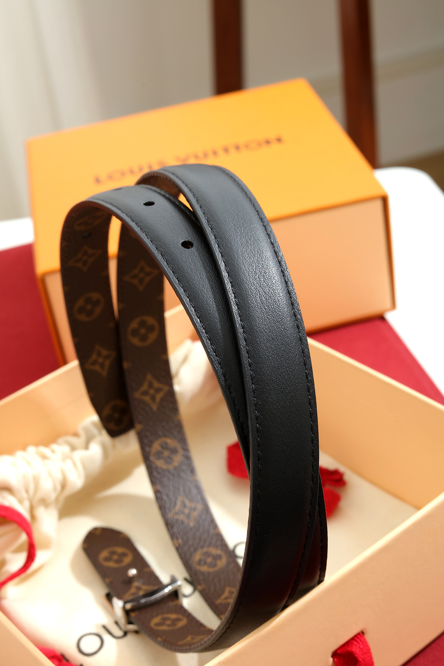 Louis Vuitton Women Thin Leather Belt Multi-Style 