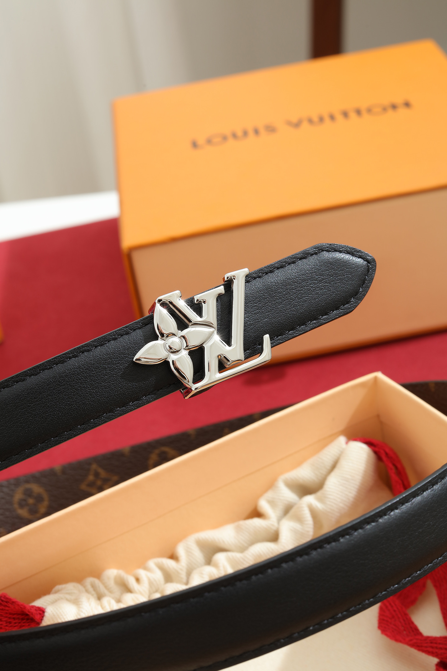 Louis Vuitton Women Thin Leather Belt Multi-Style 