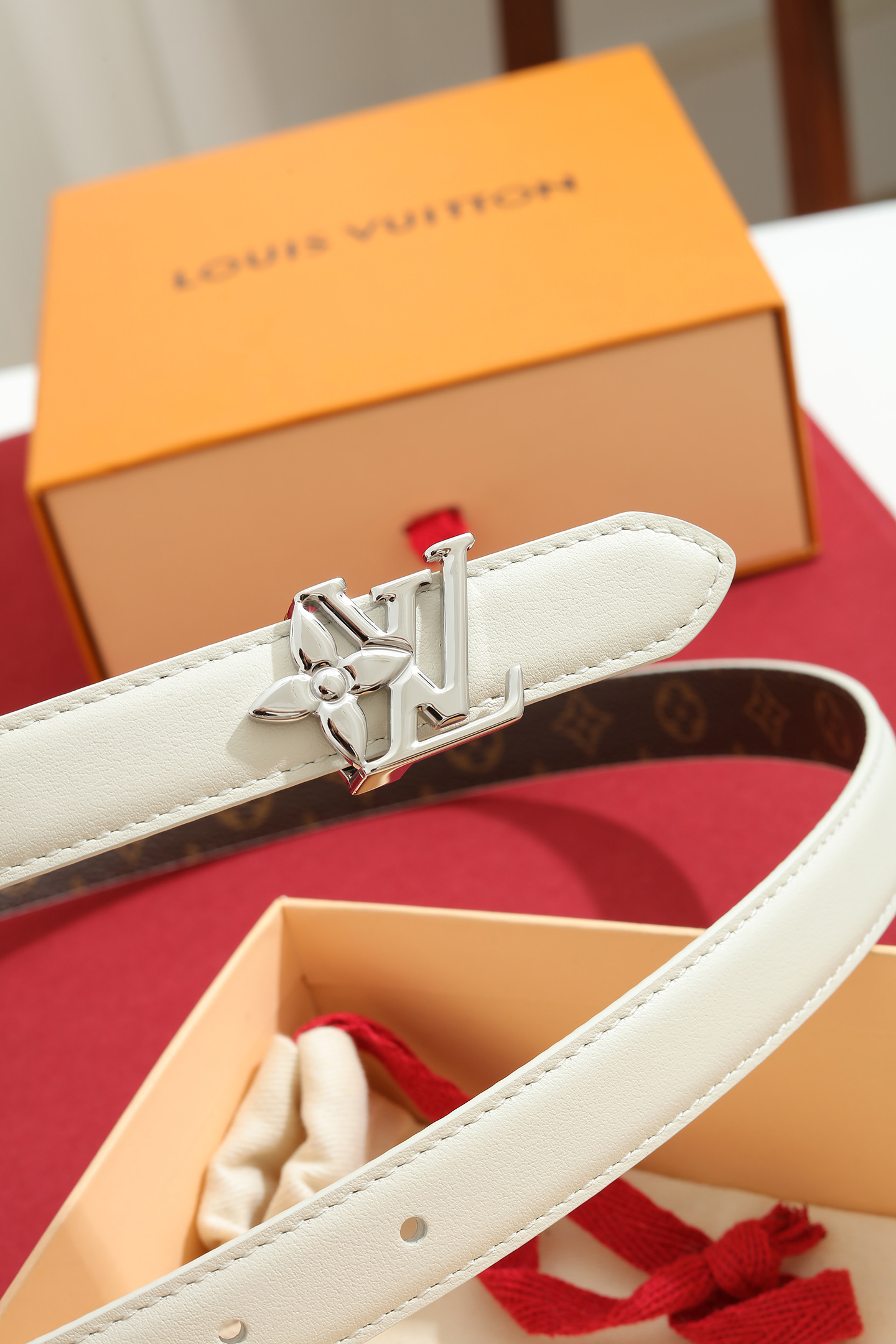 Louis Vuitton Women Thin Leather Belt Multi-Style 