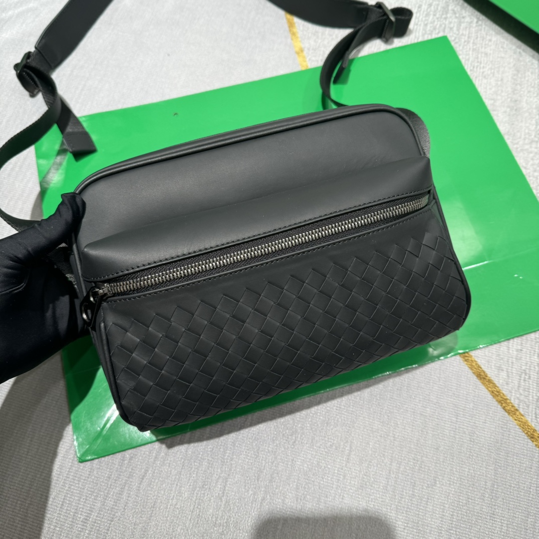 Bottega Veneta Luxury Handbag Collection 6