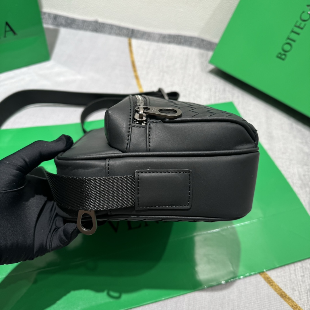 Bottega Veneta Luxury Handbag Collection 3