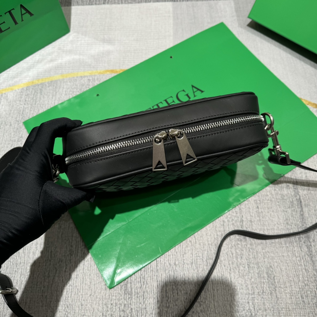 Bottega Veneta Luxury Handbag Collection 5