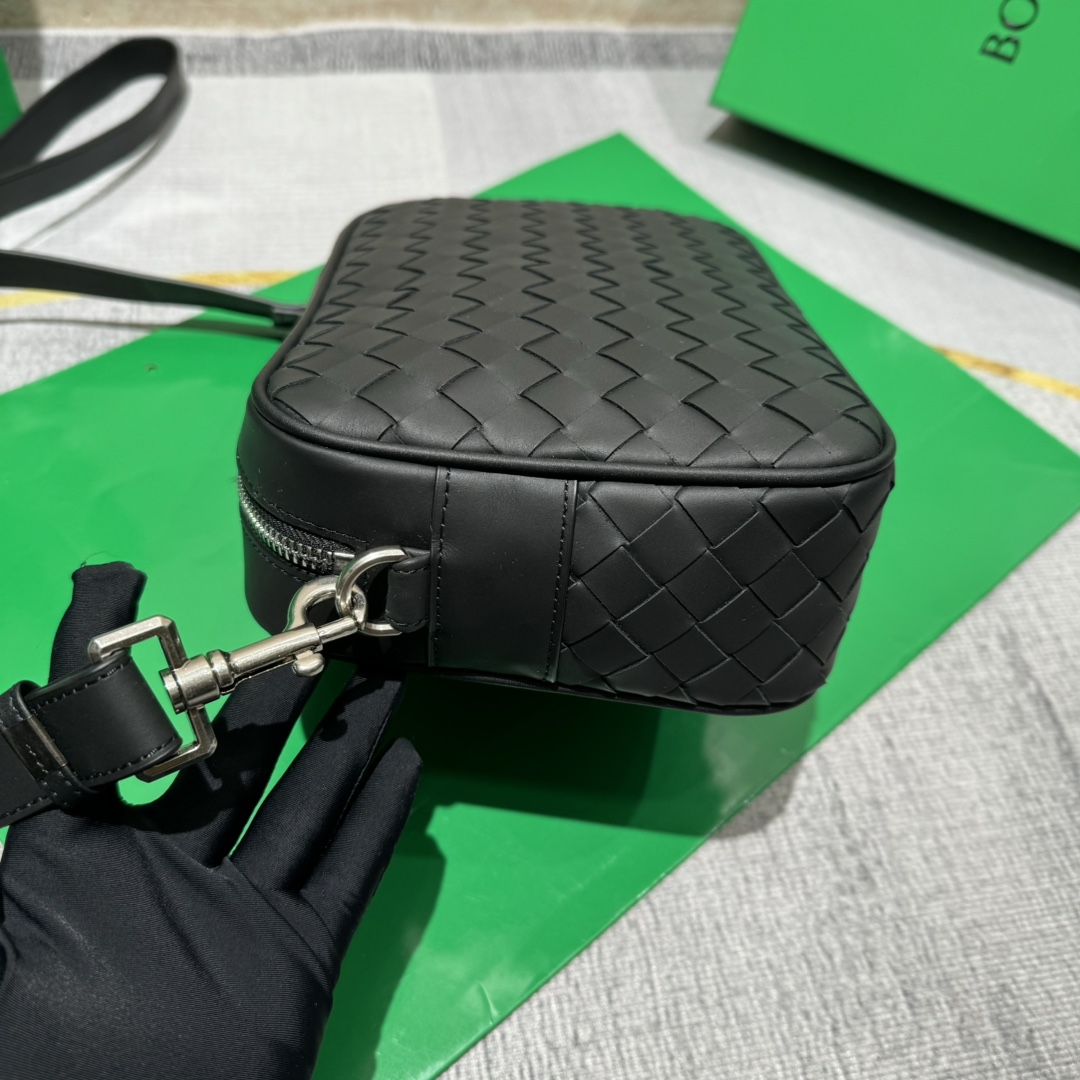 Bottega Veneta Luxury Handbag Collection 4