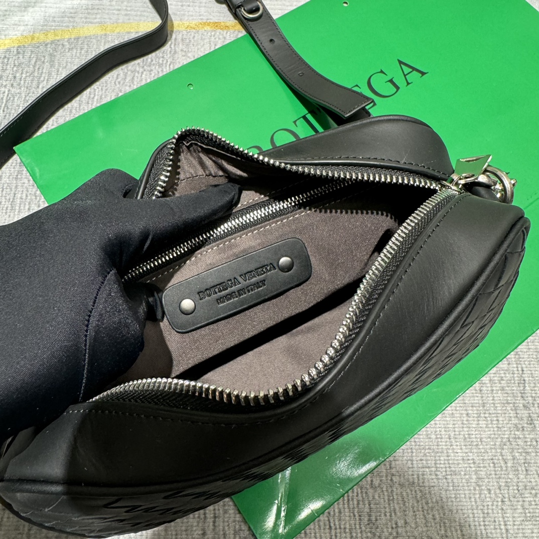 Bottega Veneta Luxury Handbag Collection 7