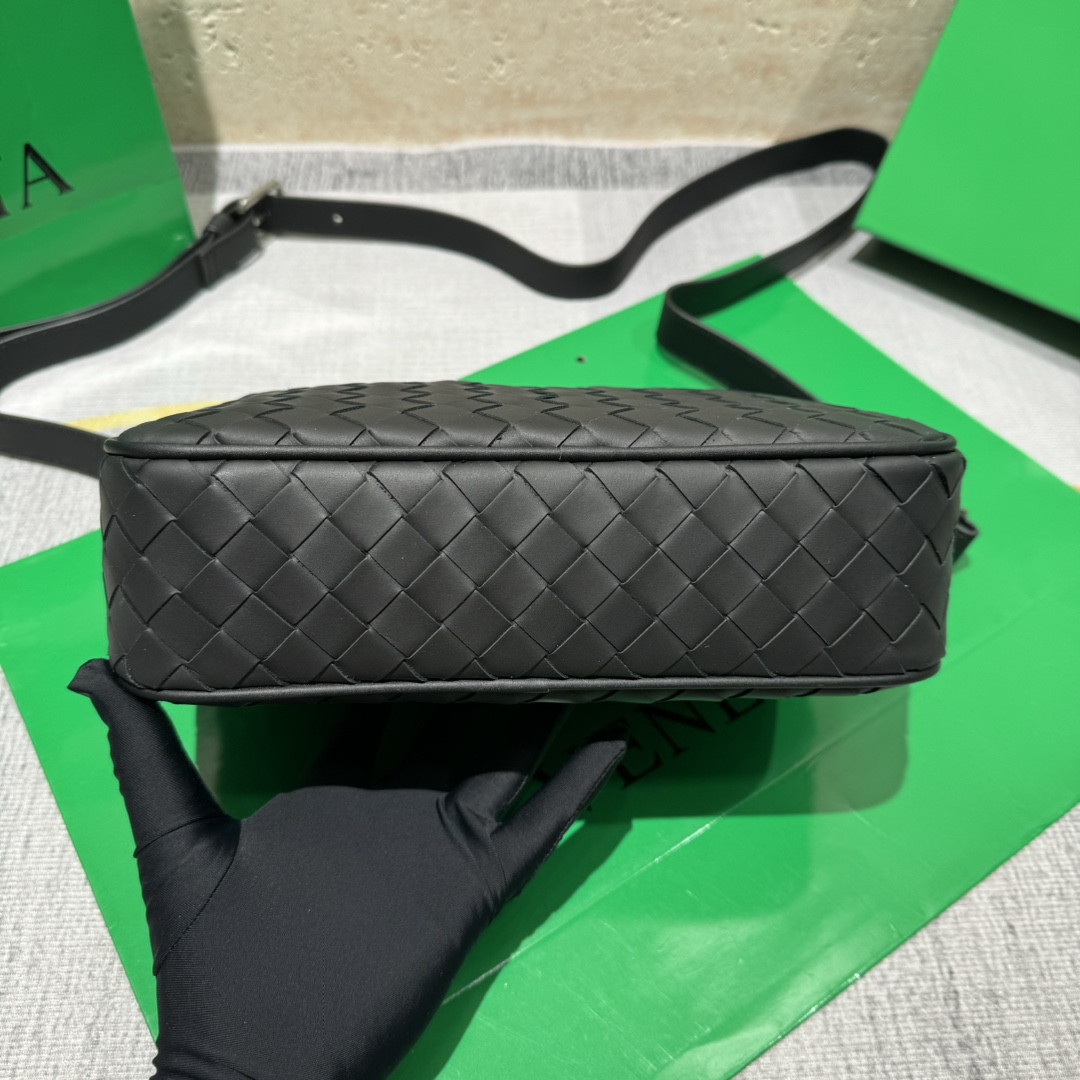 Bottega Veneta Luxury Handbag Collection 3