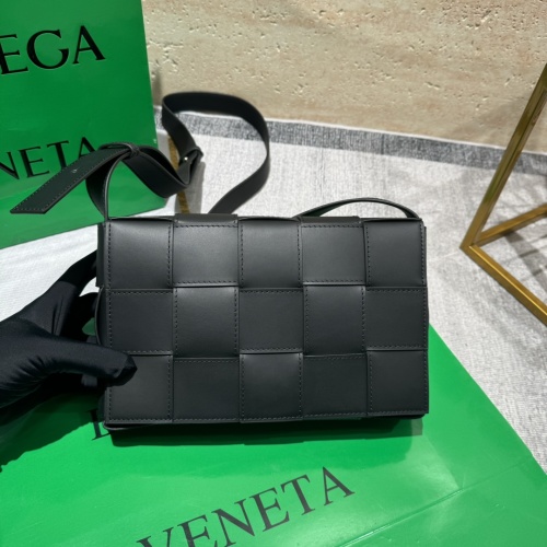 Bottega Veneta Cassette Crossbody Bag in Black Leather, 23 x 15 x 6 cm