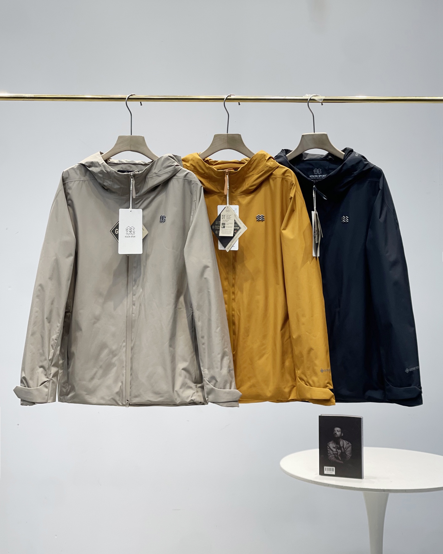 Kolon Sport Chaqueta Softshell con Capucha y Diseño Versátil para Hombre
