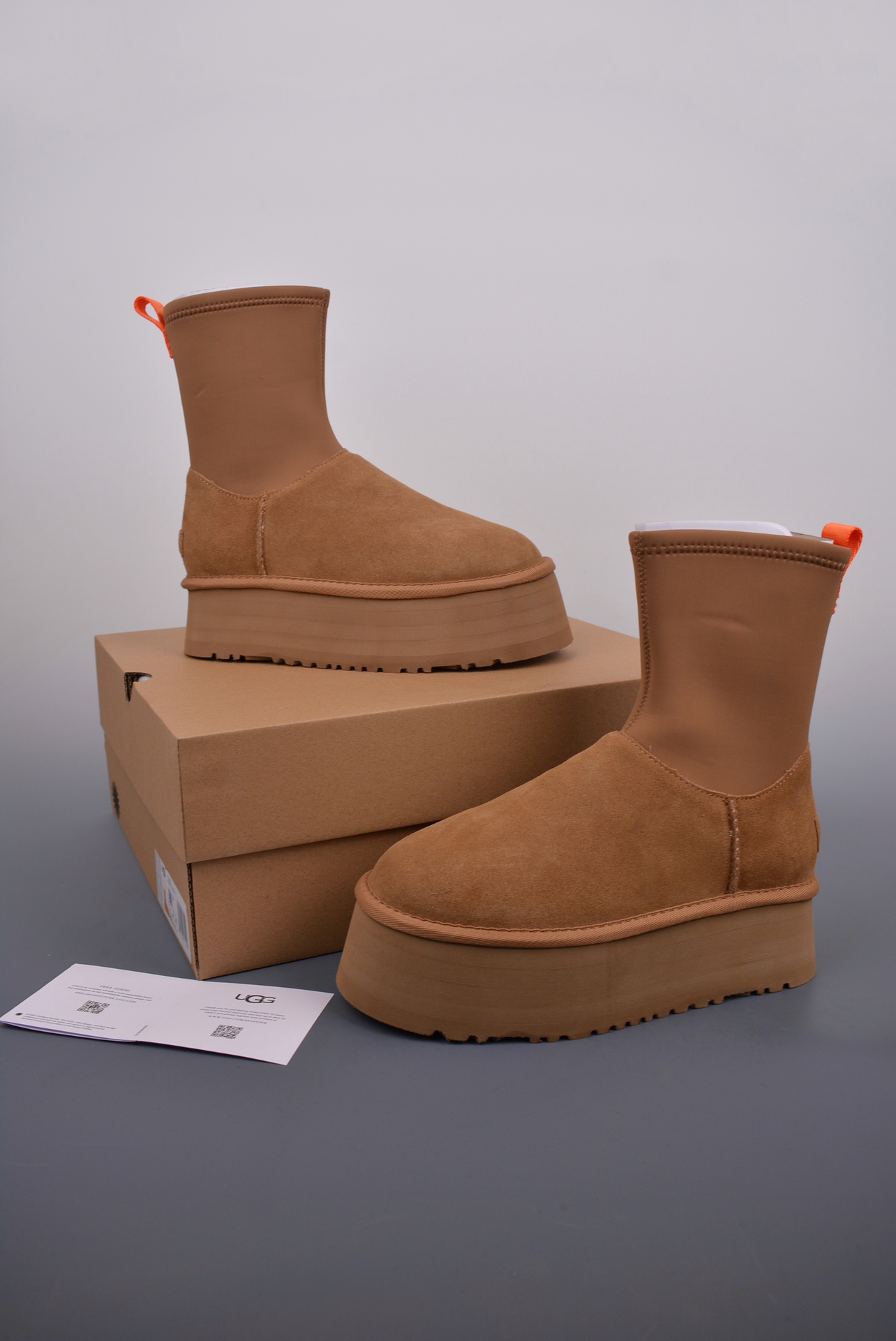 💰380 纯原版 可退换
UGG W CLASSIC Clear MINI 休闲侧拉链
秋冬羊皮毛一体雪地靴 全鞋采用ZP同厂
隆丰A级澳洲进口羊皮毛一体
品牌代工厂生产线 完全遵循ZP工艺流程
代工厂原厂版师 秉承无原鞋不开发选择
注重每一处细节 市面最正版型
TREADLITE"轻翼"科技外底 轻便/耐用/柔韧/桩型
经典5cm厚大底 增高 大长腿必备
官方货号: 1144031XS
尺码: 35 36 37 38 39 40