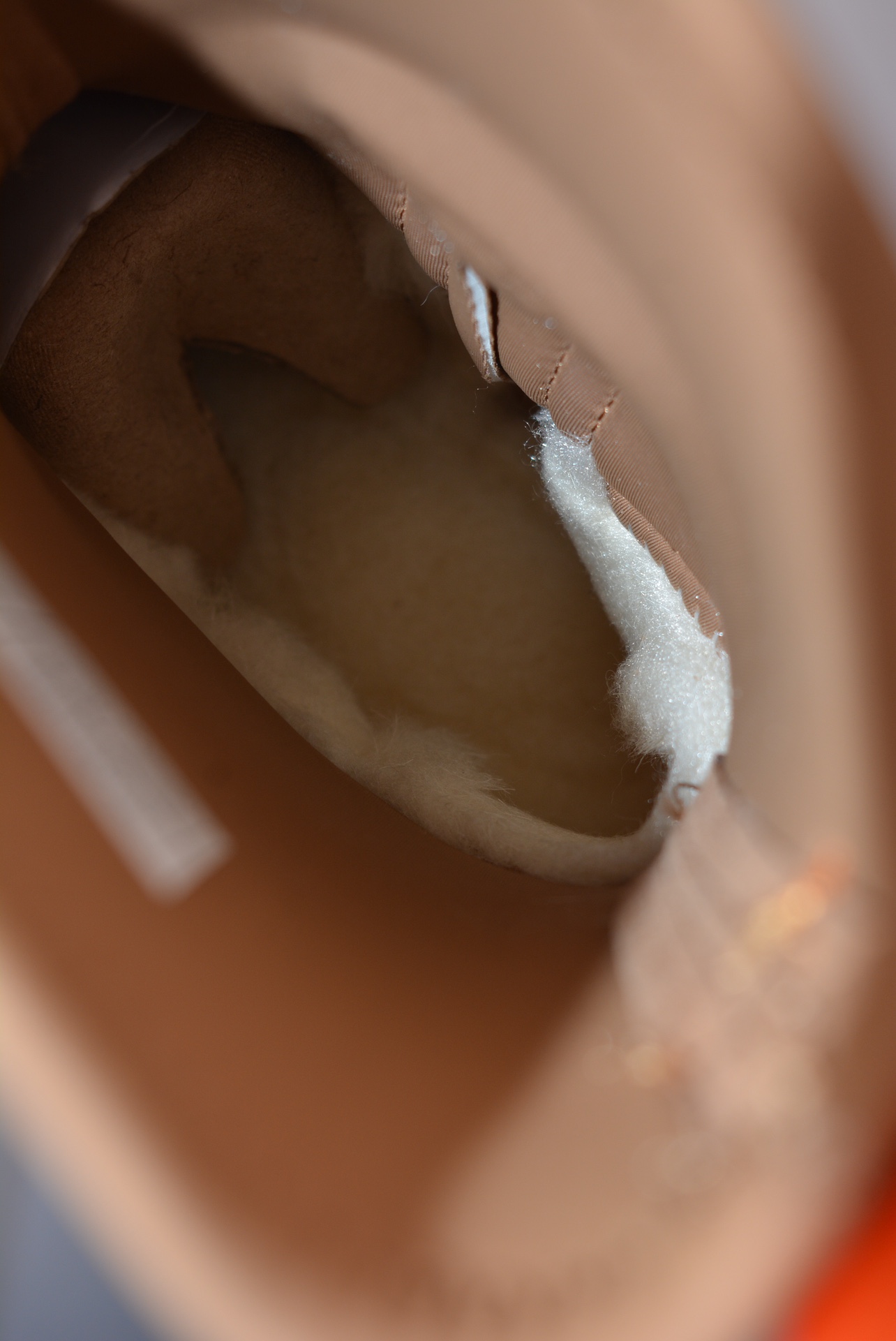 💰380 纯原版 可退换
UGG W CLASSIC Clear MINI 休闲侧拉链
秋冬羊皮毛一体雪地靴 全鞋采用ZP同厂
隆丰A级澳洲进口羊皮毛一体
品牌代工厂生产线 完全遵循ZP工艺流程
代工厂原厂版师 秉承无原鞋不开发选择
注重每一处细节 市面最正版型
TREADLITE"轻翼"科技外底 轻便/耐用/柔韧/桩型
经典5cm厚大底 增高 大长腿必备
官方货号: 1144031XS
尺码: 35 36 37 38 39 40