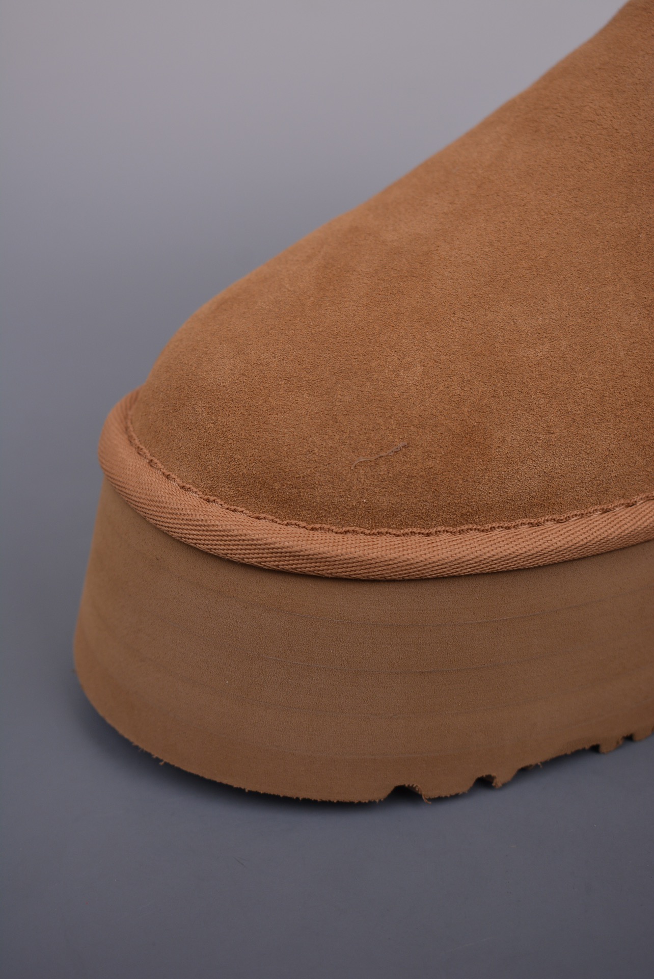 💰380 纯原版 可退换
UGG W CLASSIC Clear MINI 休闲侧拉链
秋冬羊皮毛一体雪地靴 全鞋采用ZP同厂
隆丰A级澳洲进口羊皮毛一体
品牌代工厂生产线 完全遵循ZP工艺流程
代工厂原厂版师 秉承无原鞋不开发选择
注重每一处细节 市面最正版型
TREADLITE"轻翼"科技外底 轻便/耐用/柔韧/桩型
经典5cm厚大底 增高 大长腿必备
官方货号: 1144031XS
尺码: 35 36 37 38 39 40